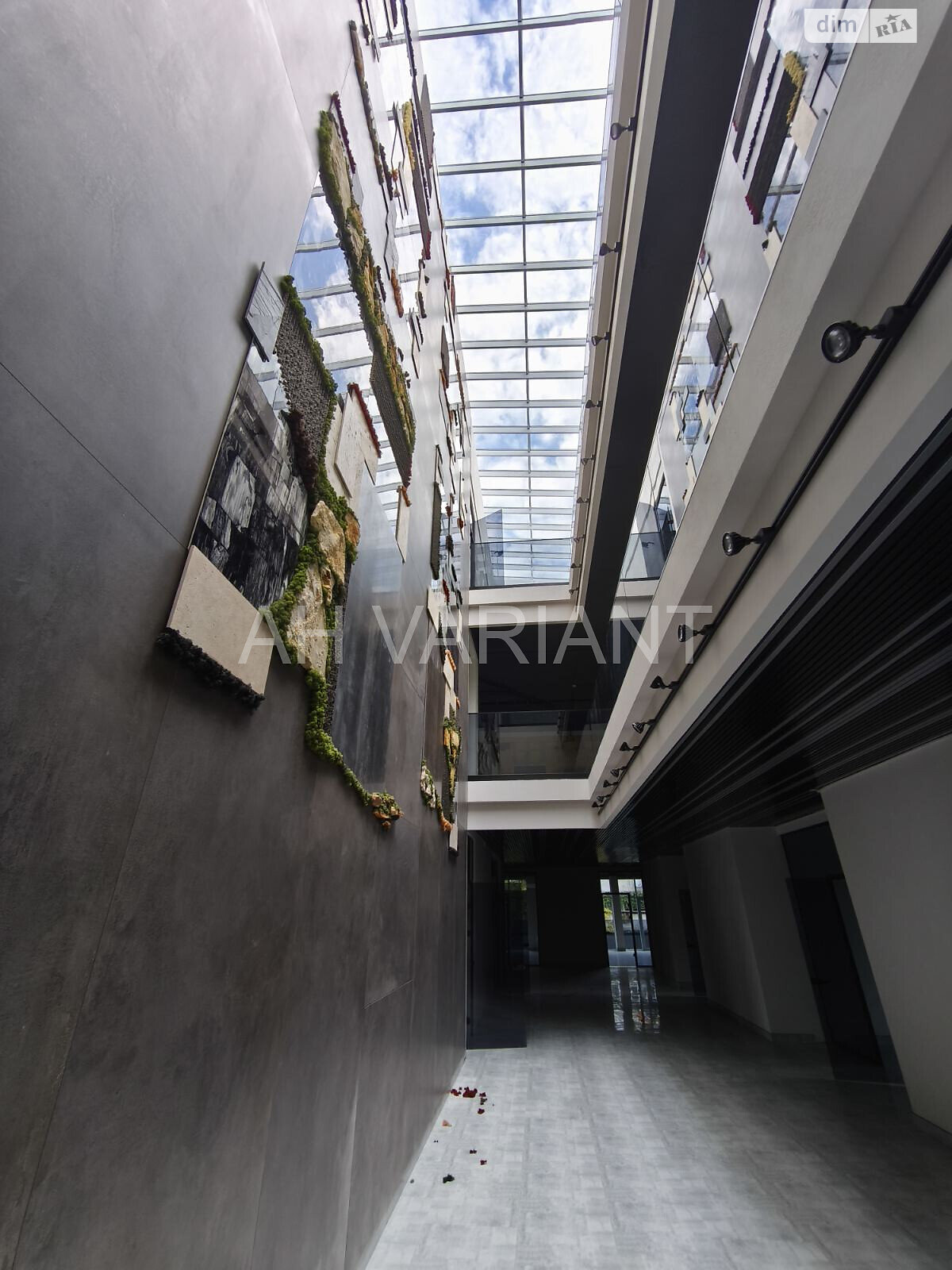 Комерційне приміщення в Ужгороді, здам в оренду по Острівна вулиця, район Центр, ціна: 26 133 грн за об’єкт фото 1 Комерційне приміщення в Ужгороді, здам в оренду по Острівна вулиця, район Центр, ціна: 26 133 грн за об’єкт фото 1