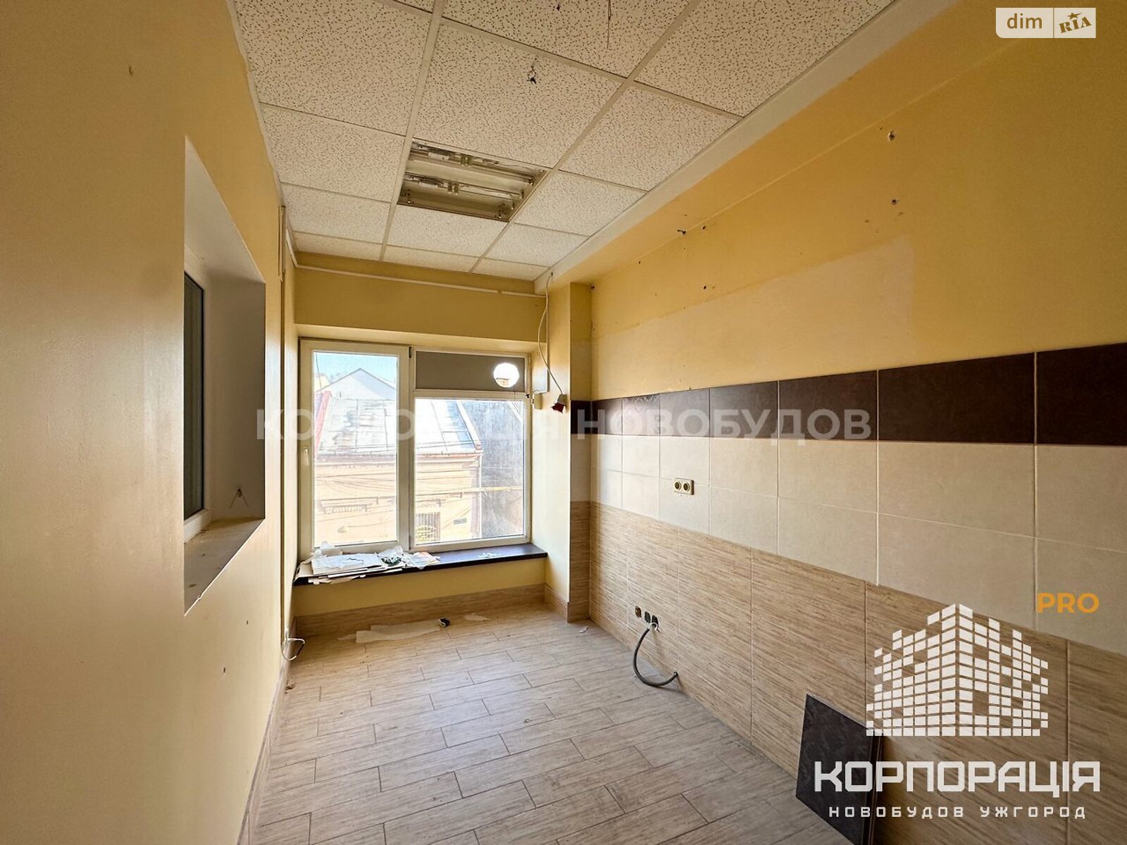 Комерційне приміщення в Ужгороді, здам в оренду по Петефі Шандора площа, район Центр, ціна: 97 698 грн за об’єкт фото 1 Комерційне приміщення в Ужгороді, здам в оренду по Петефі Шандора площа, район Центр, ціна: 97 698 грн за об’єкт фото 1