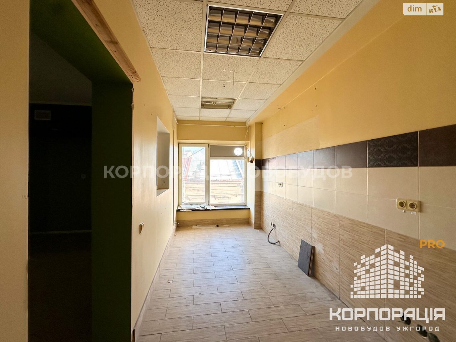Комерційне приміщення в Ужгороді, здам в оренду по Петефі Шандора площа, район Центр, ціна: 97 698 грн за об’єкт фото 1 Комерційне приміщення в Ужгороді, здам в оренду по Петефі Шандора площа, район Центр, ціна: 97 698 грн за об’єкт фото 1