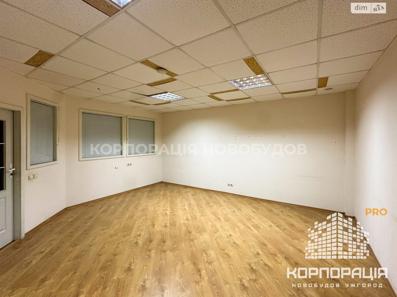 Комерційне приміщення в Ужгороді, здам в оренду по Петефі Шандора площа, район Центр, ціна: 97 698 грн за об’єкт фото 1 Комерційне приміщення в Ужгороді, здам в оренду по Петефі Шандора площа, район Центр, ціна: 97 698 грн за об’єкт фото 1
