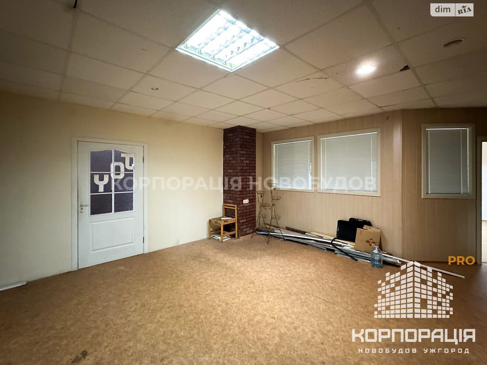 Комерційне приміщення в Ужгороді, здам в оренду по Петефі Шандора площа, район Центр, ціна: 97 698 грн за об’єкт фото 1 Комерційне приміщення в Ужгороді, здам в оренду по Петефі Шандора площа, район Центр, ціна: 97 698 грн за об’єкт фото 1