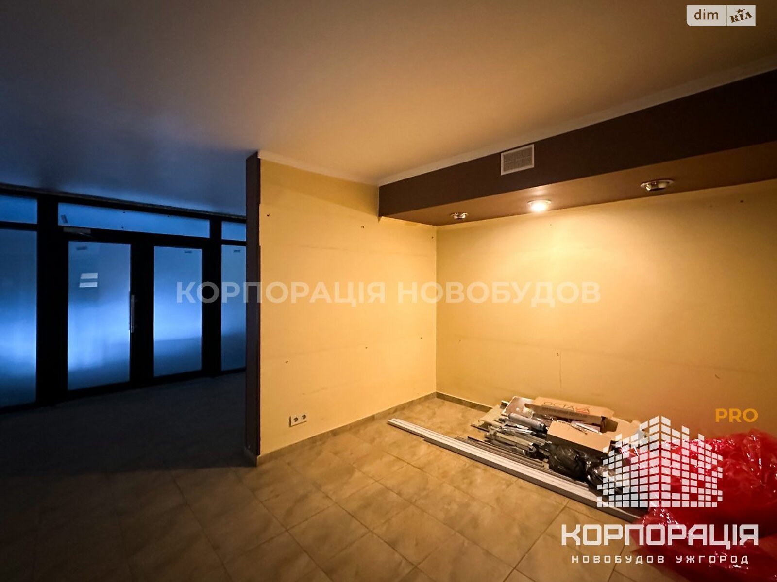 Комерційне приміщення в Ужгороді, здам в оренду по Петефі Шандора площа, район Центр, ціна: 97 698 грн за об’єкт фото 1 Комерційне приміщення в Ужгороді, здам в оренду по Петефі Шандора площа, район Центр, ціна: 97 698 грн за об’єкт фото 1