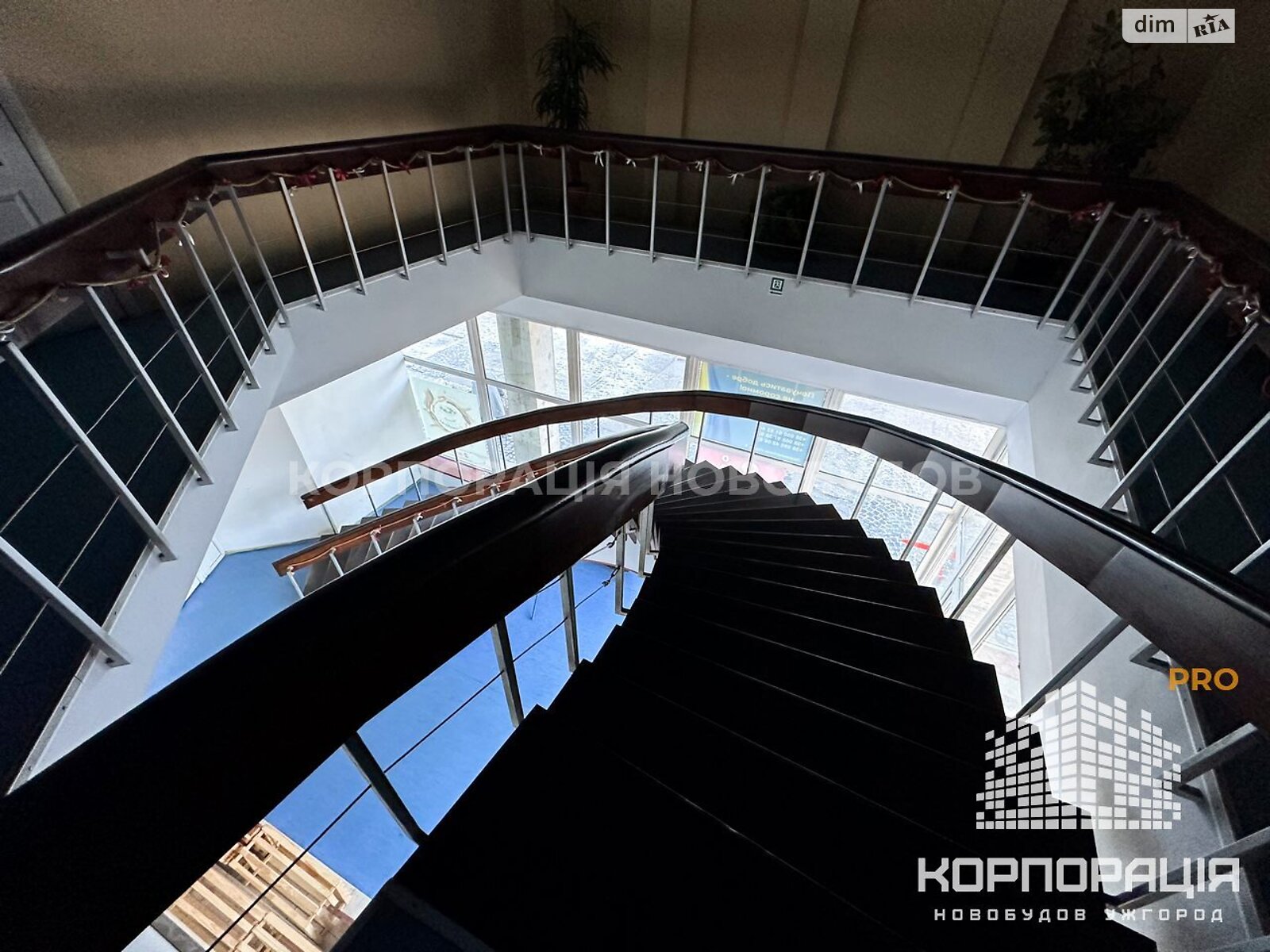 Комерційне приміщення в Ужгороді, здам в оренду по Петефі Шандора площа, район Центр, ціна: 97 698 грн за об’єкт фото 1 Комерційне приміщення в Ужгороді, здам в оренду по Петефі Шандора площа, район Центр, ціна: 97 698 грн за об’єкт фото 1