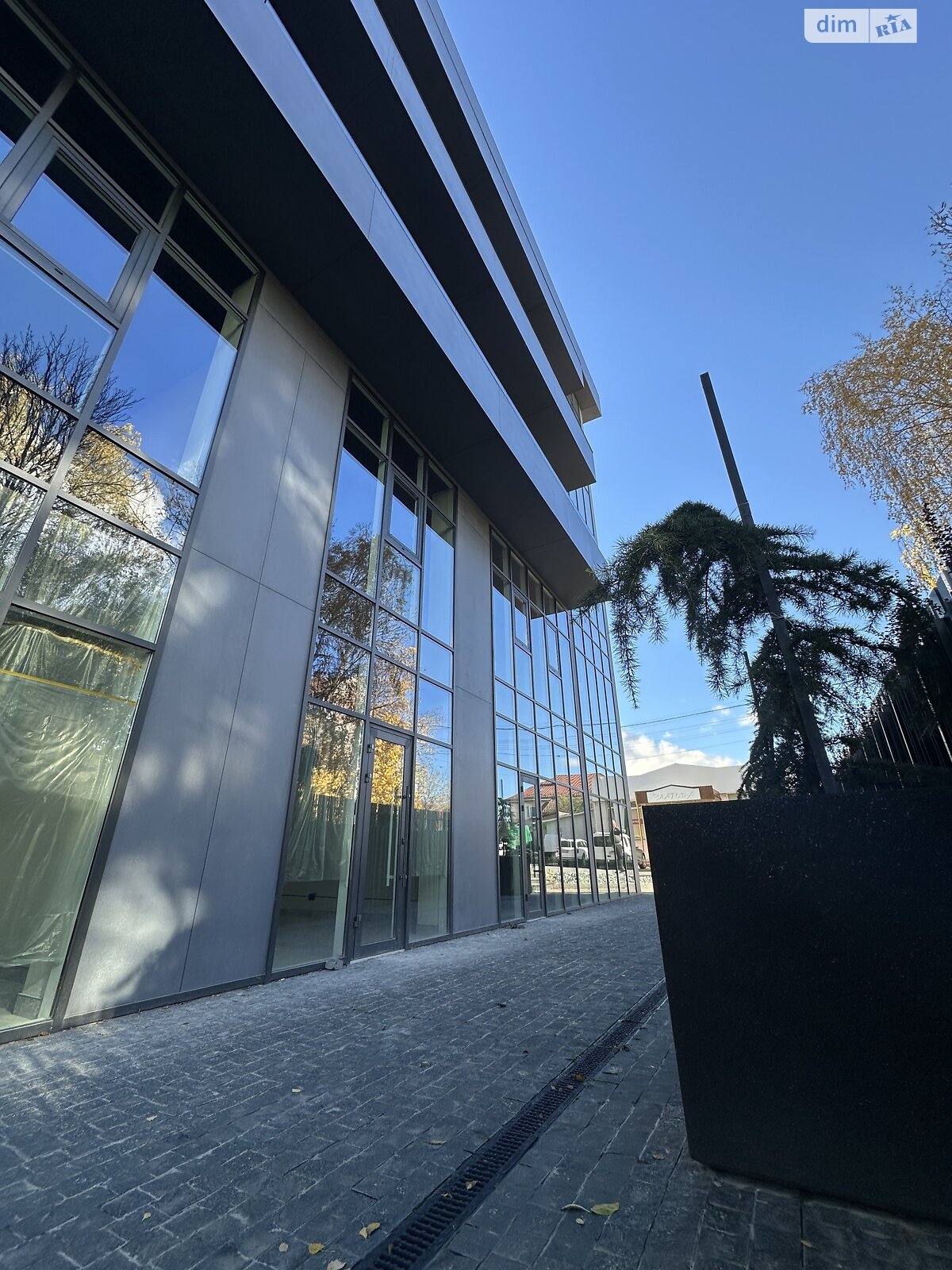 Коммерческое помещение в Ужгороде, сдам в аренду по Подградская улица, район Центр, цена: 25 242 грн за объект фото 1 Коммерческое помещение в Ужгороде, сдам в аренду по Подградская улица, район Центр, цена: 25 242 грн за объект фото 1