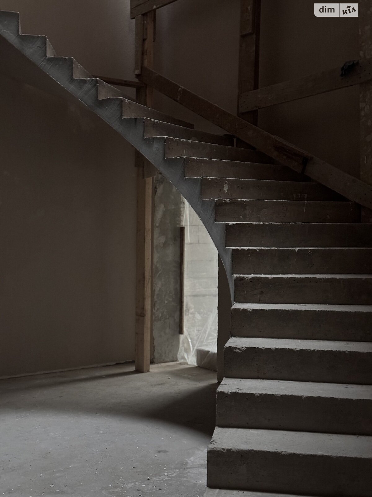 Коммерческое помещение в Ужгороде, сдам в аренду по Таможенная улица 15, район Центр, цена: 60 606 грн за объект фото 1