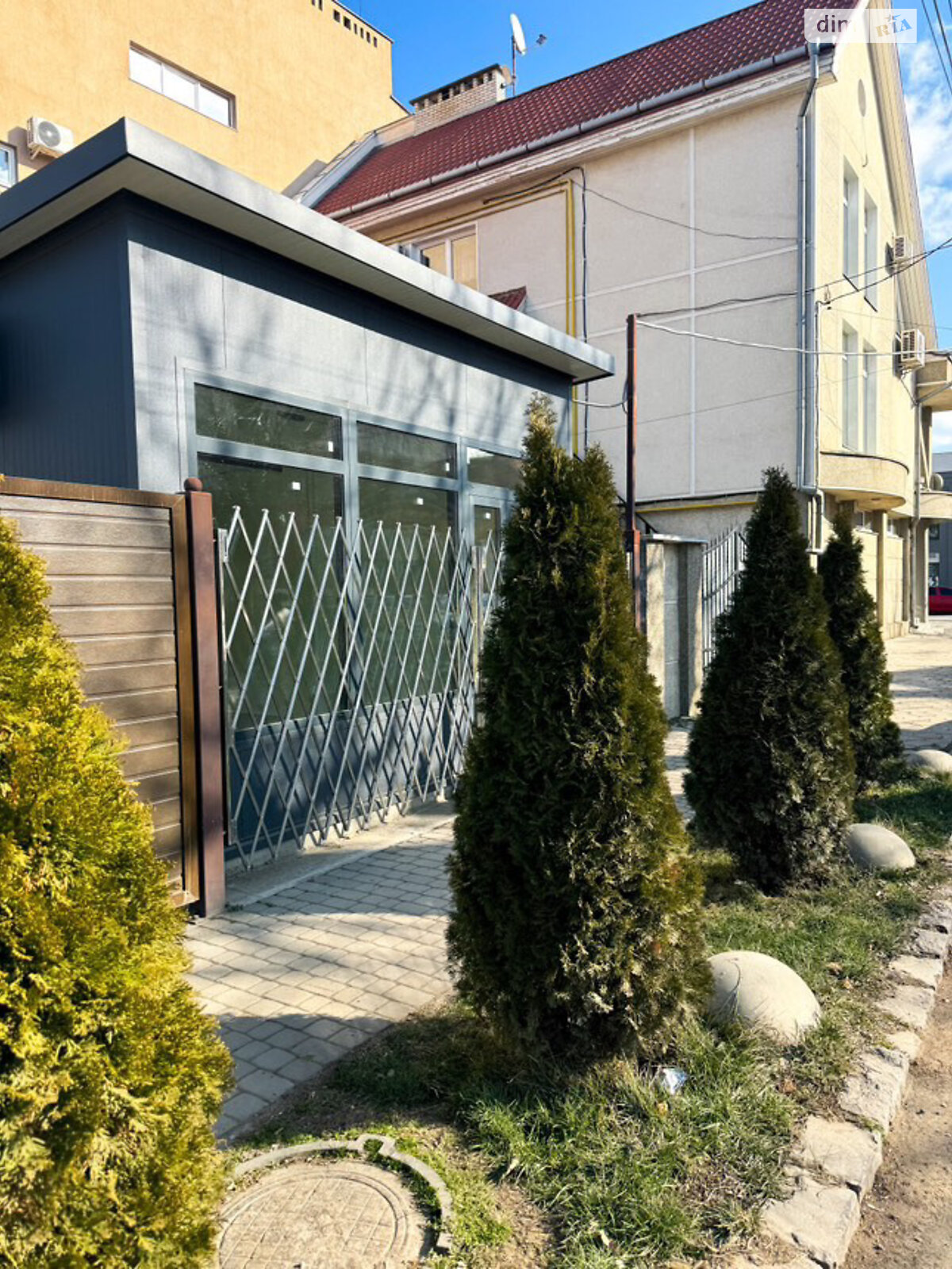 Коммерческое помещение в Ужгороде, сдам в аренду по Жемайте Юлии улица 4, район Вербнык, цена: 12 350 грн за объект фото 1 Коммерческое помещение в Ужгороде, сдам в аренду по Жемайте Юлии улица 4, район Вербнык, цена: 12 350 грн за объект фото 1