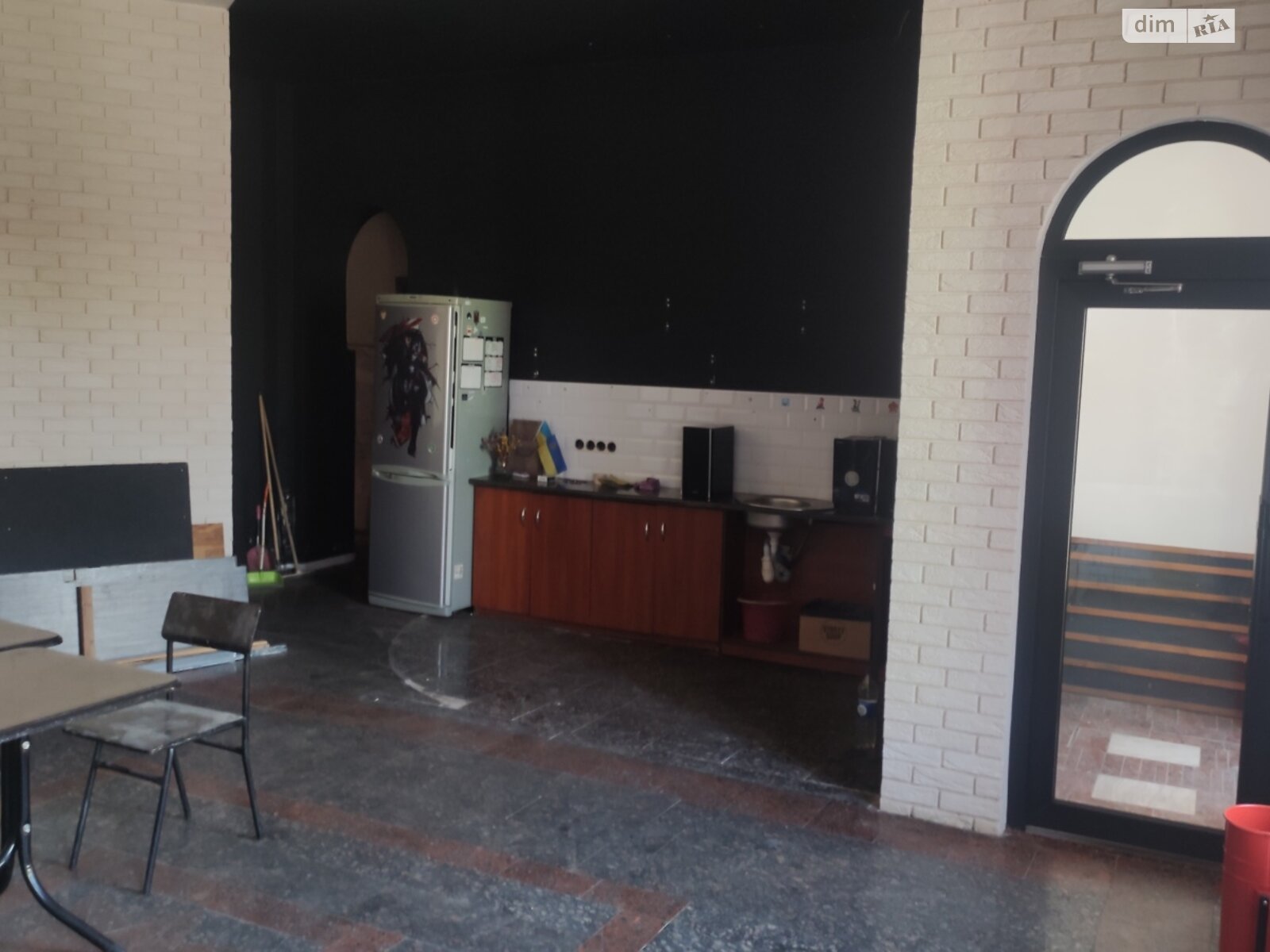 Комерційне приміщення в Умані, Незалежності (Жовтневої Революції) вулиця 27, ціна оренди: 3 000 грн за об’єкт фото 1
