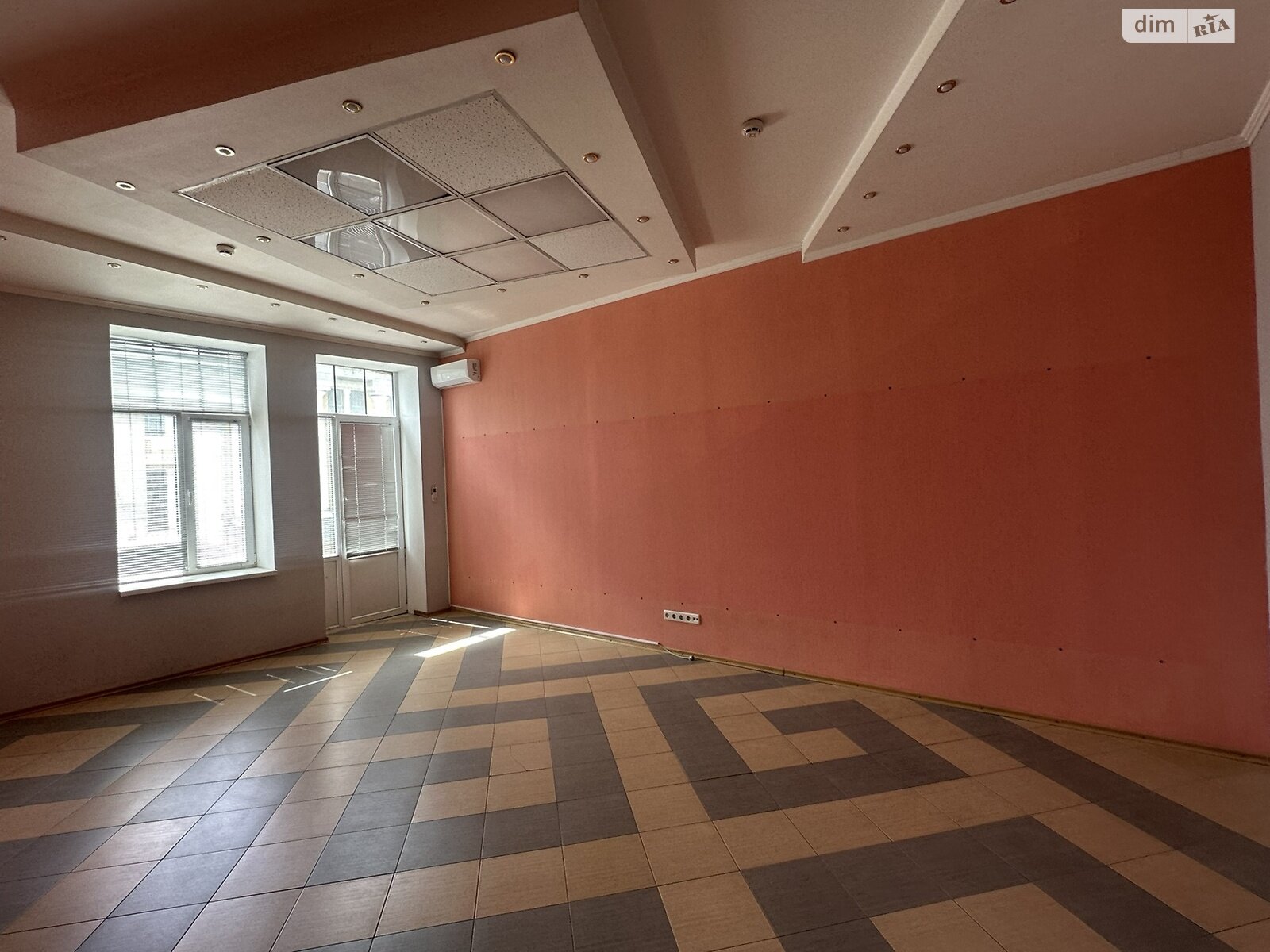 Комерційне приміщення в Вінниці, здам в оренду по Соборна вулиця 58, район Центр, ціна: 35 000 грн за об’єкт фото 1 Комерційне приміщення в Вінниці, здам в оренду по Соборна вулиця 58, район Центр, ціна: 35 000 грн за об’єкт фото 1