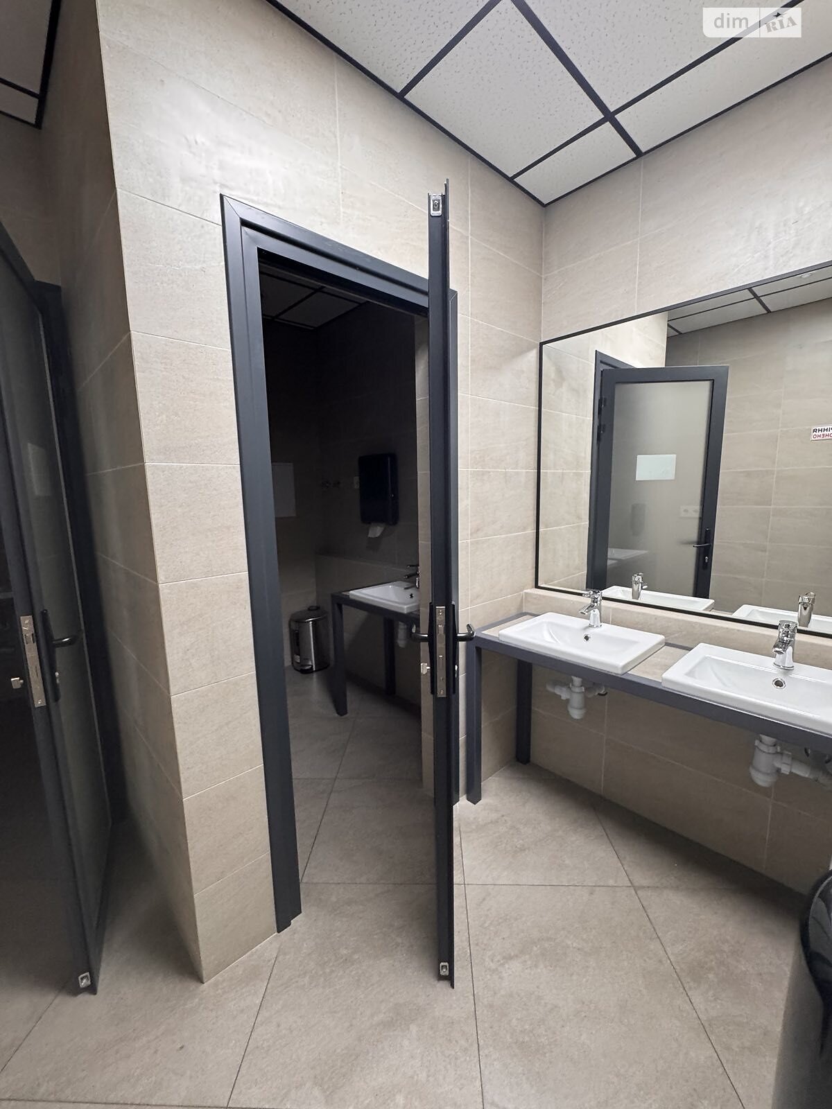 Комерційне приміщення в Вінниці, здам в оренду по Театральна вулиця, район Центр, ціна: 39 100 грн за об’єкт фото 1