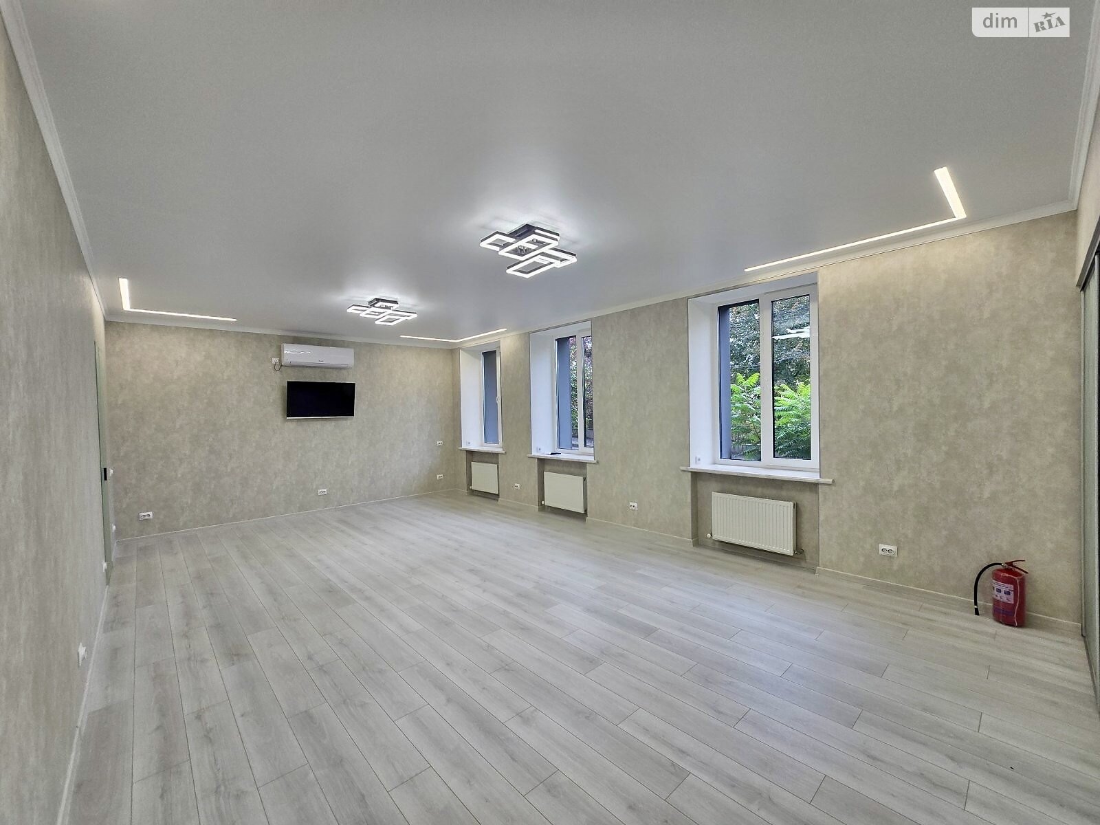 Комерційне приміщення в Вінниці, здам в оренду по Владислава Городецького вулиця 2, район Центр, ціна: 28 000 грн за об’єкт фото 1 Комерційне приміщення в Вінниці, здам в оренду по Владислава Городецького вулиця 2, район Центр, ціна: 28 000 грн за об’єкт фото 1