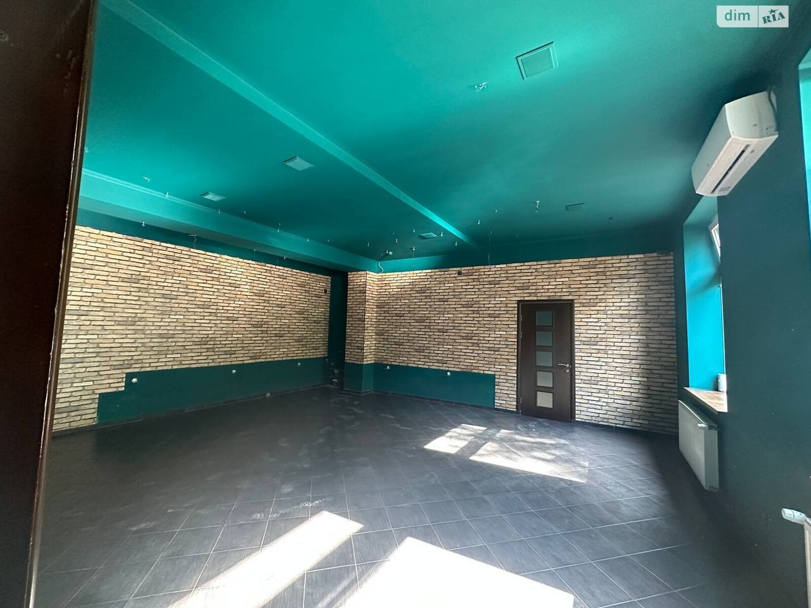 Комерційне приміщення в Вінниці, здам в оренду по Родіона Скалецького вулиця 15, район Урожай, ціна: 35 000 грн за об’єкт фото 1