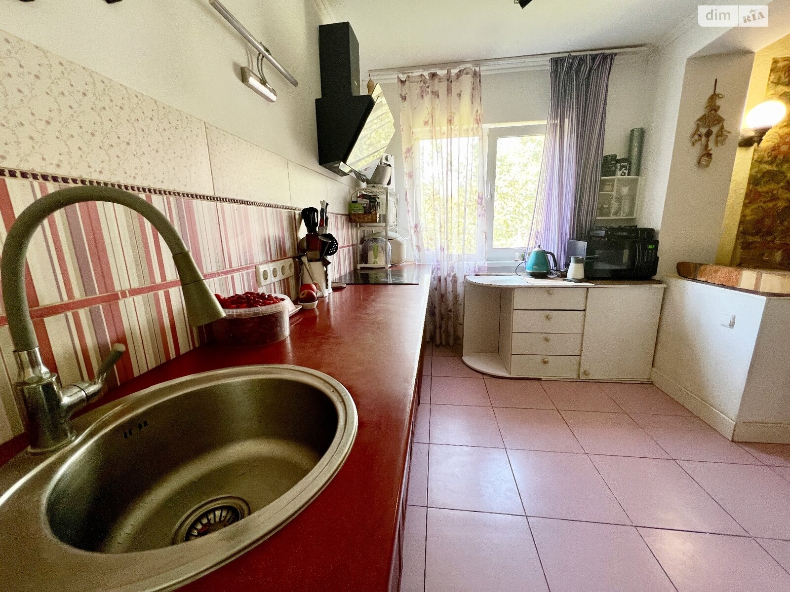 Комната в Киеве, район Никольская Слободка улица Садовая 29 помесячно фото 1 Комната в Киеве, район Никольская Слободка улица Садовая 29 помесячно фото 1