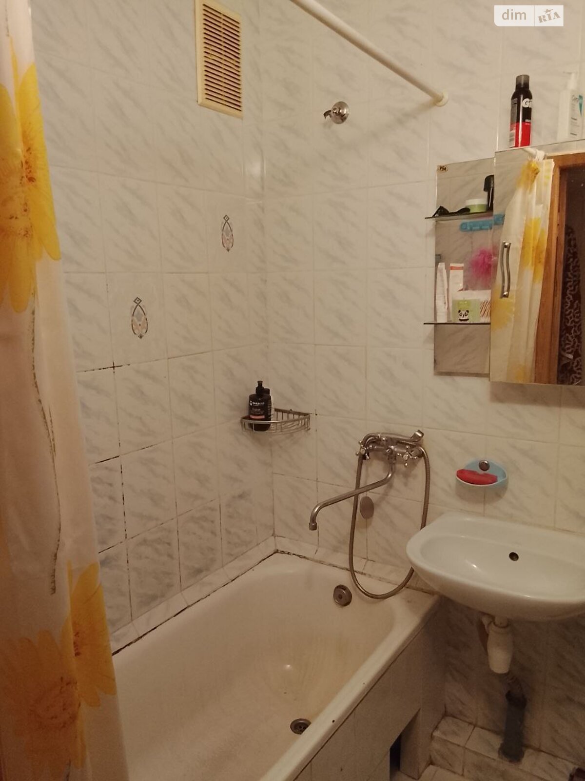 Кімната в Києві, район Новобіличі вулиця Олега Мудрака (Генерала Наумова) помісячно фото 1 Кімната в Києві, район Новобіличі вулиця Олега Мудрака (Генерала Наумова) помісячно фото 1