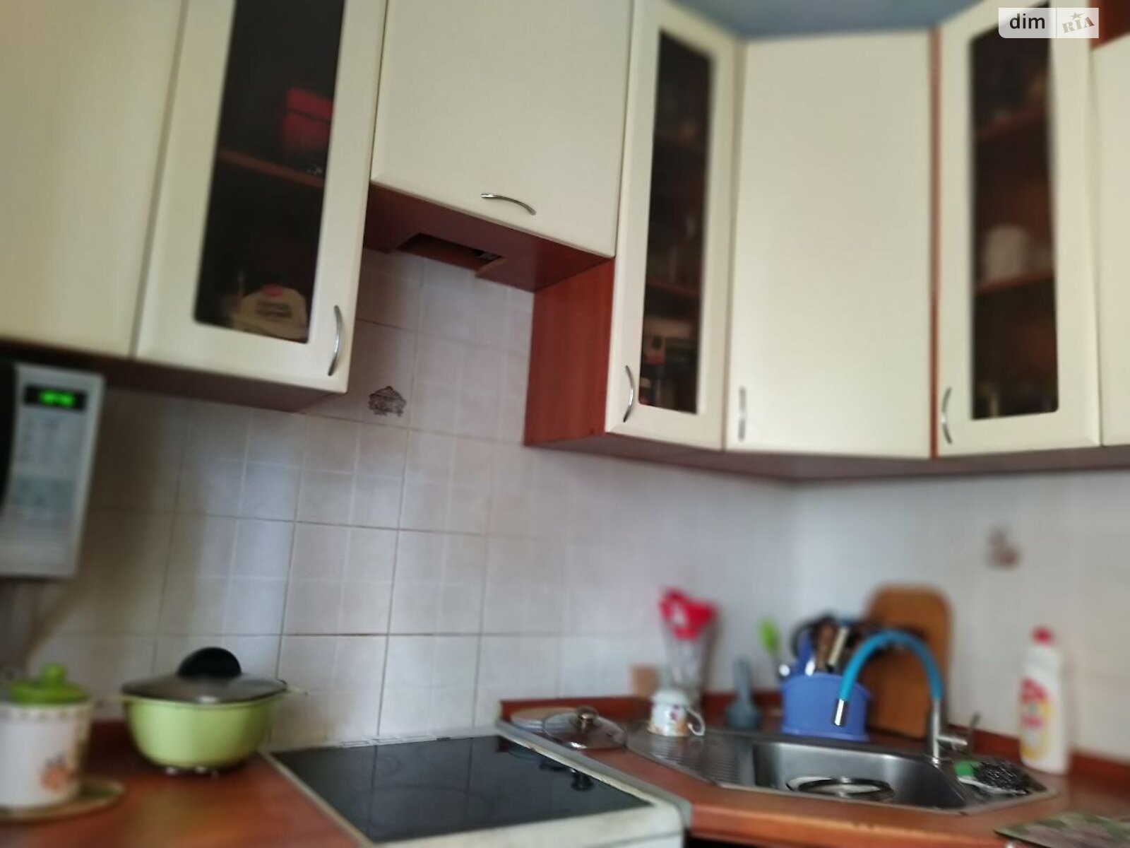 Кімната в Києві, район Позняки вулиця Ахматової Анни 4 помісячно фото 1