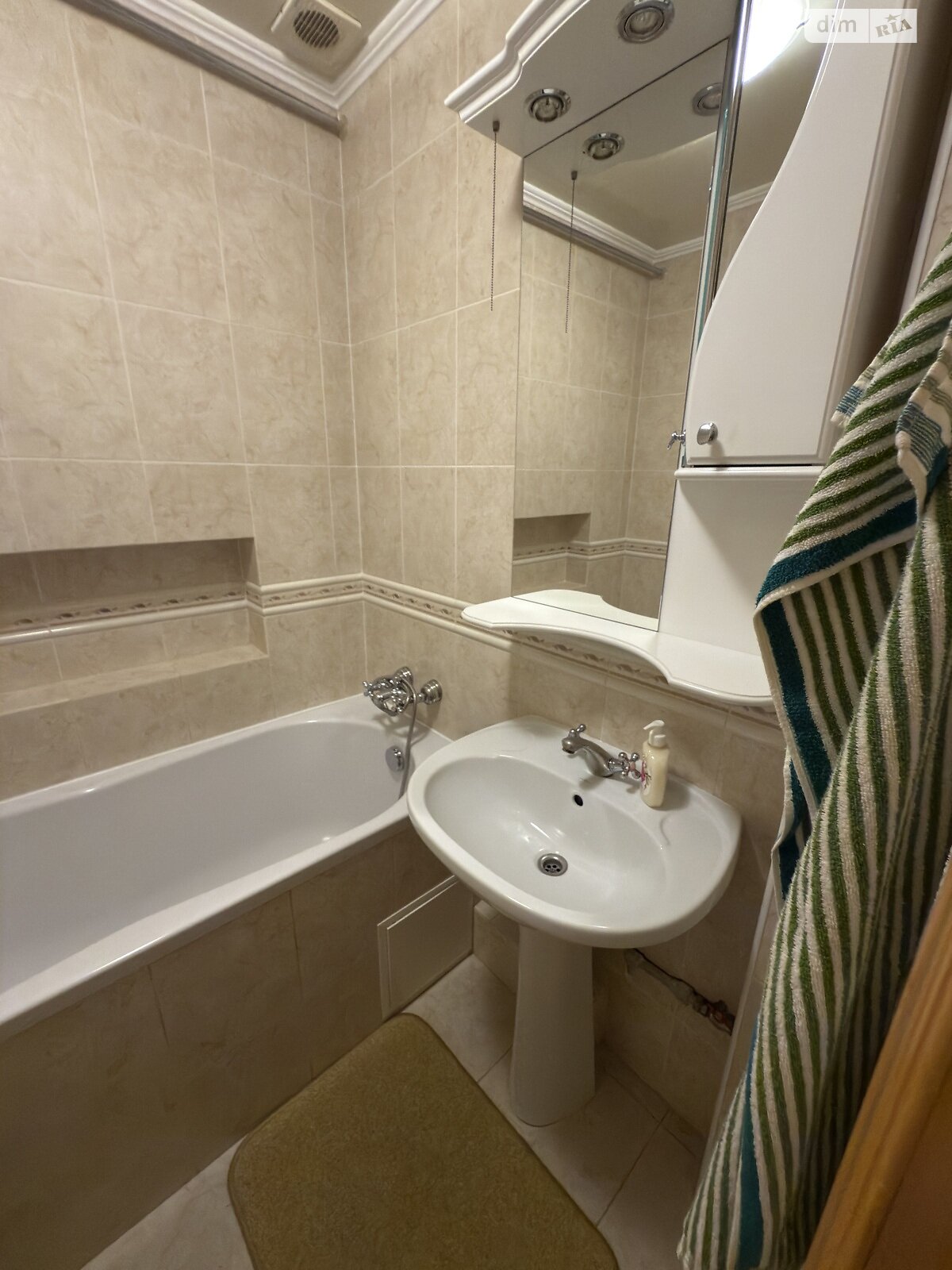 Кімната проживання без господарів в Львові, район Сихів вулиця Зубрівська 27 помісячно фото 1