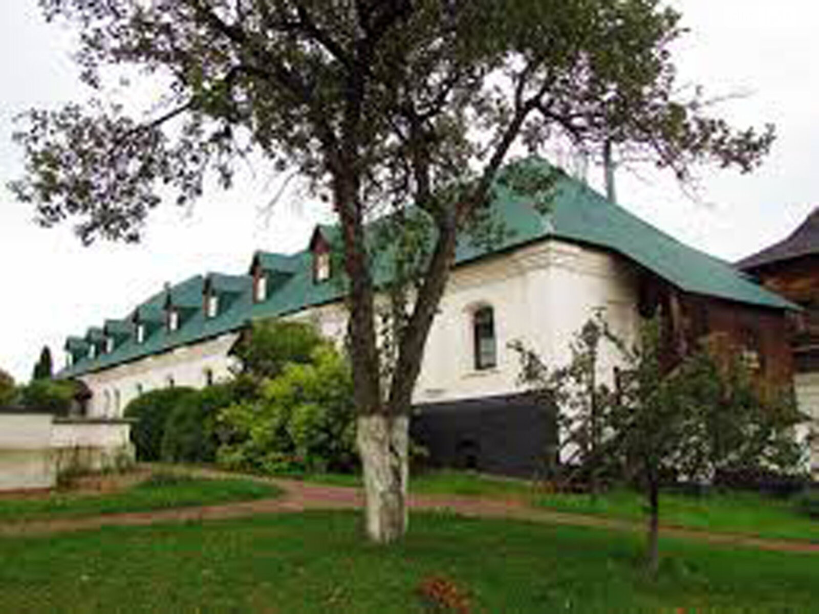 Комната в Новгороде-Северском, улица Монастырская (Луначарского) помесячно фото 1