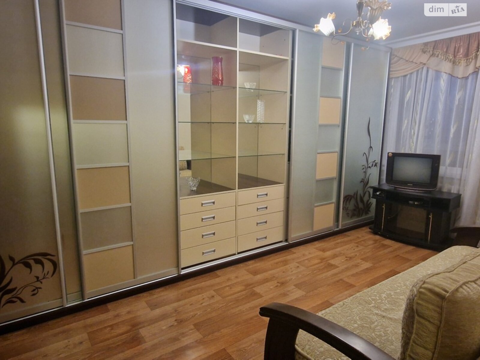 Комната проживание без хозяев в Виннице, район Свердловский массив улица Матроса Кошки 57 помесячно фото 1 Комната проживание без хозяев в Виннице, район Свердловский массив улица Матроса Кошки 57 помесячно фото 1