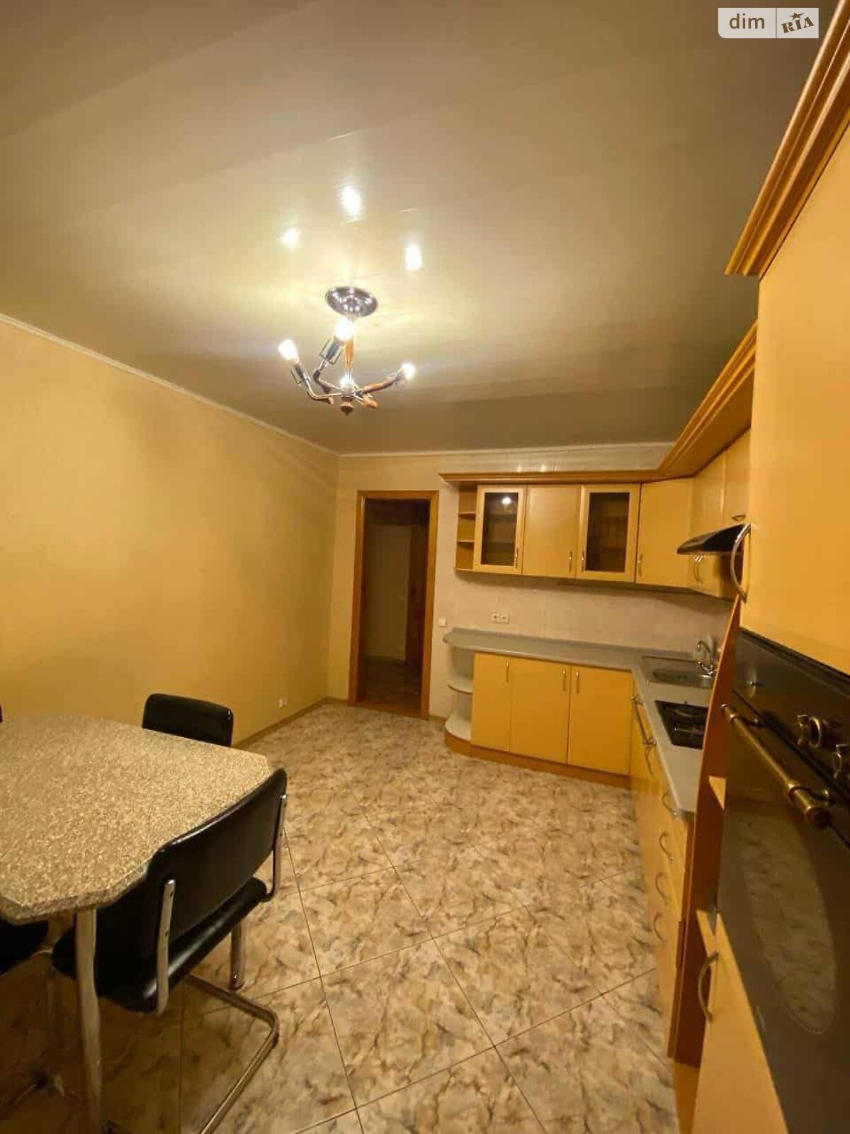 трехкомнатная квартира в Белой Церкви, район Центр, на бул. Александрийский 12 в аренду на долгий срок помесячно фото 1 трехкомнатная квартира в Белой Церкви, район Центр, на бул. Александрийский 12 в аренду на долгий срок помесячно фото 1