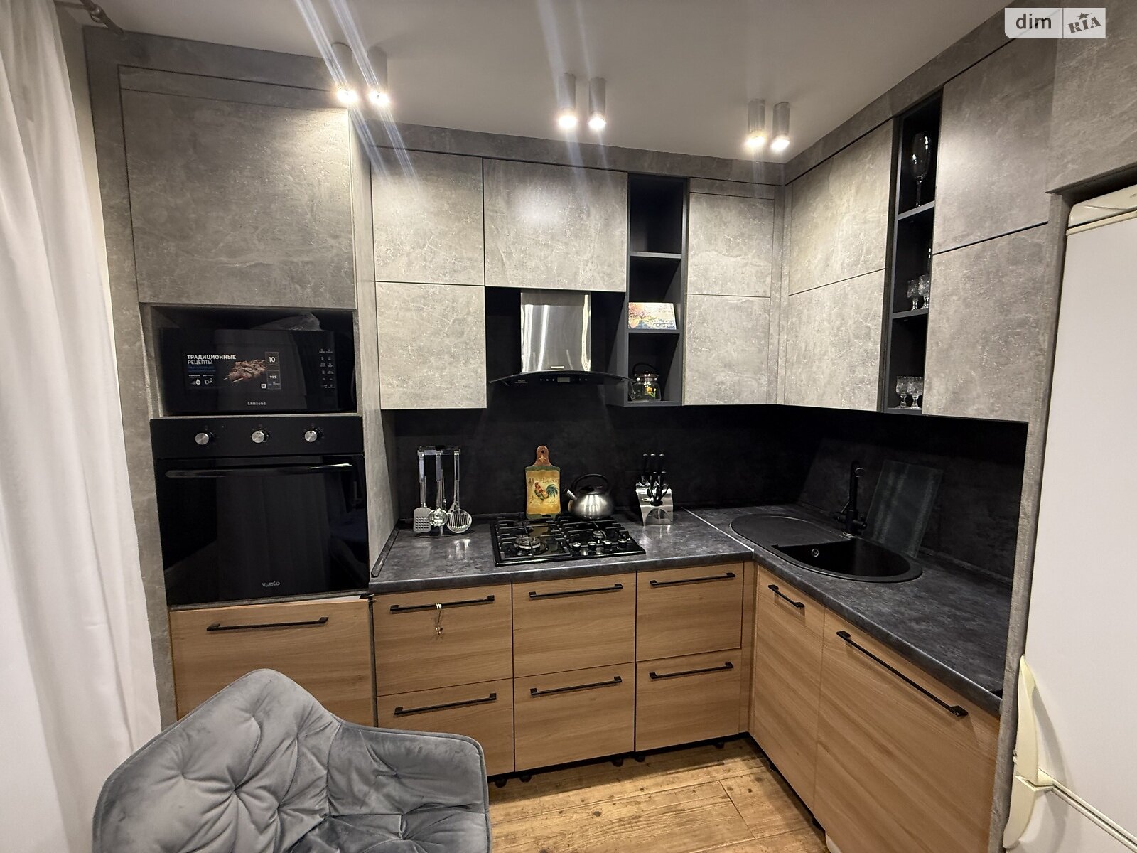 трехкомнатная квартира в Белой Церкви, район Центр, на ул. Людмилы Павличенко в аренду на долгий срок помесячно фото 1 трехкомнатная квартира в Белой Церкви, район Центр, на ул. Людмилы Павличенко в аренду на долгий срок помесячно фото 1