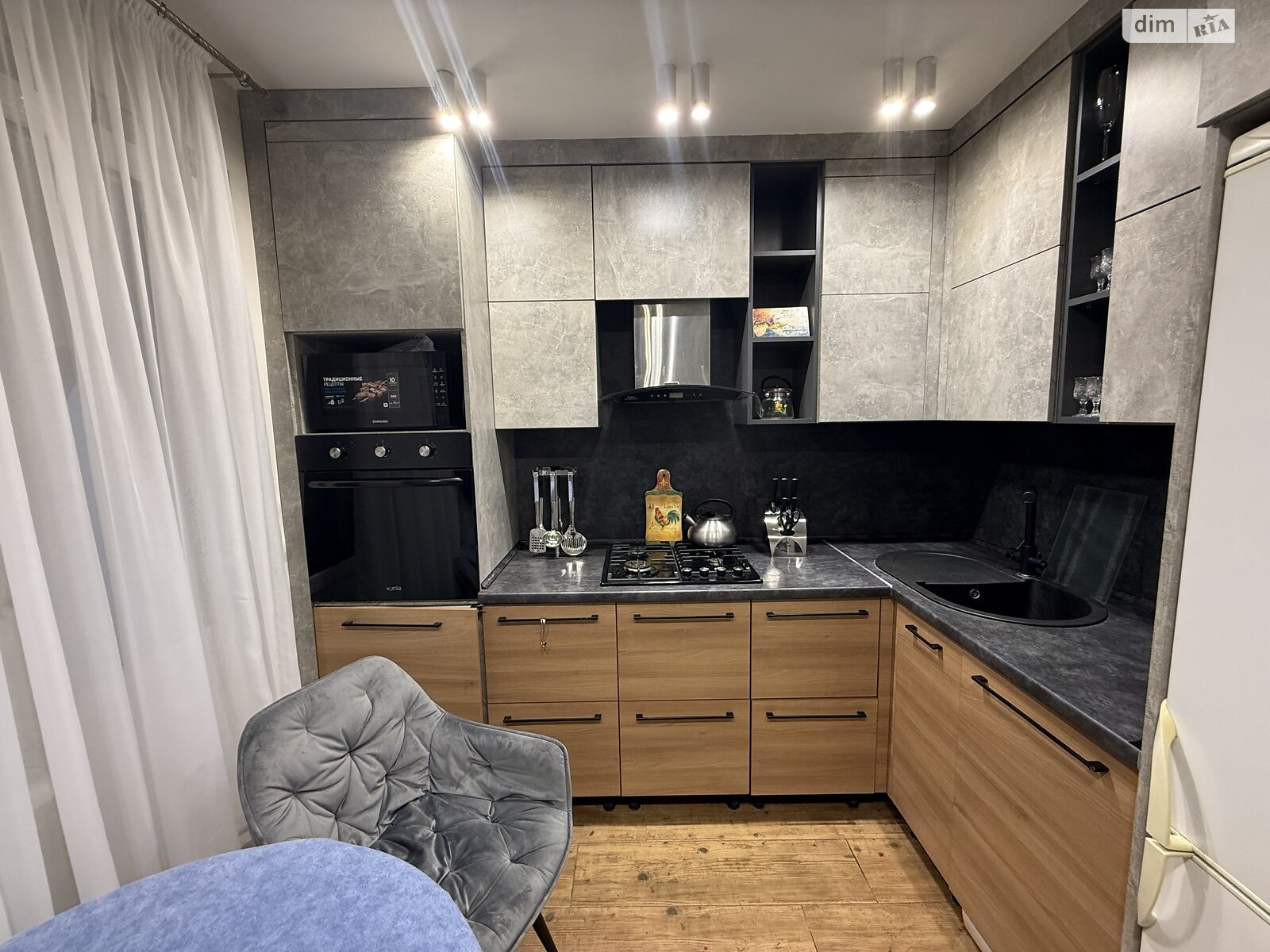 трехкомнатная квартира в Белой Церкви, район Центр, на ул. Людмилы Павличенко в аренду на долгий срок помесячно фото 1 трехкомнатная квартира в Белой Церкви, район Центр, на ул. Людмилы Павличенко в аренду на долгий срок помесячно фото 1