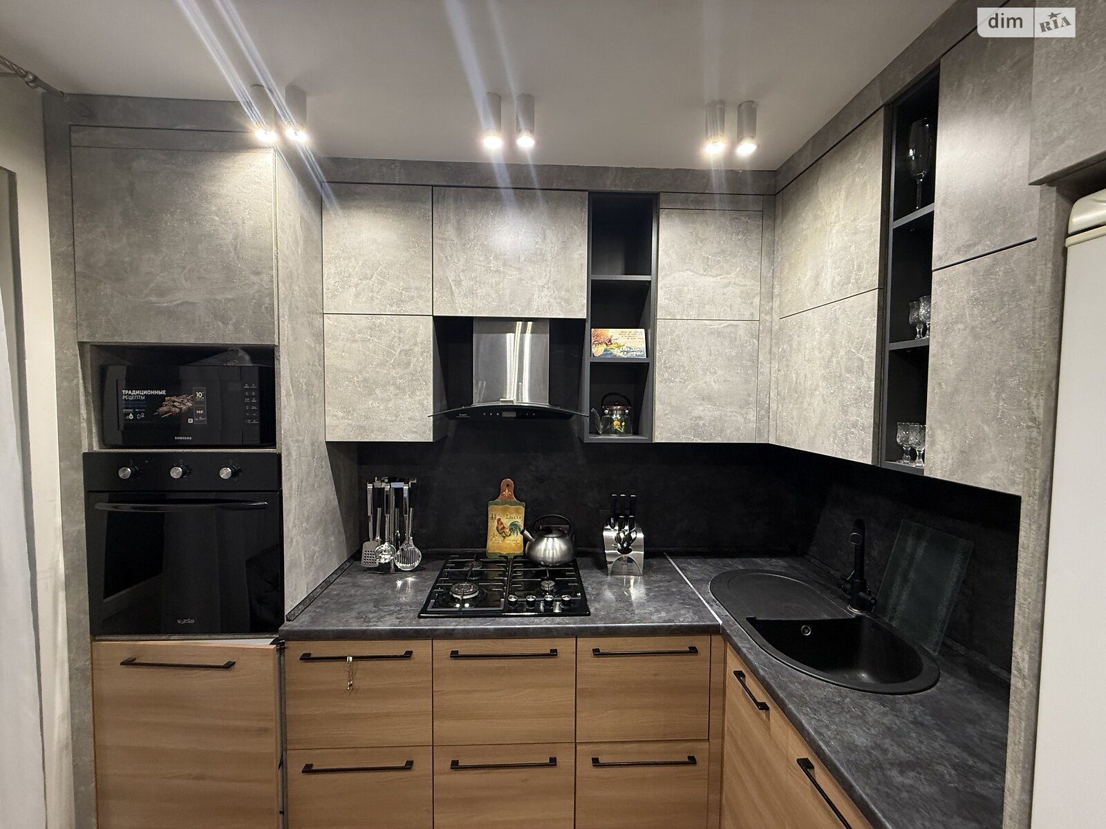 трехкомнатная квартира в Белой Церкви, район Центр, на ул. Людмилы Павличенко в аренду на долгий срок помесячно фото 1 трехкомнатная квартира в Белой Церкви, район Центр, на ул. Людмилы Павличенко в аренду на долгий срок помесячно фото 1