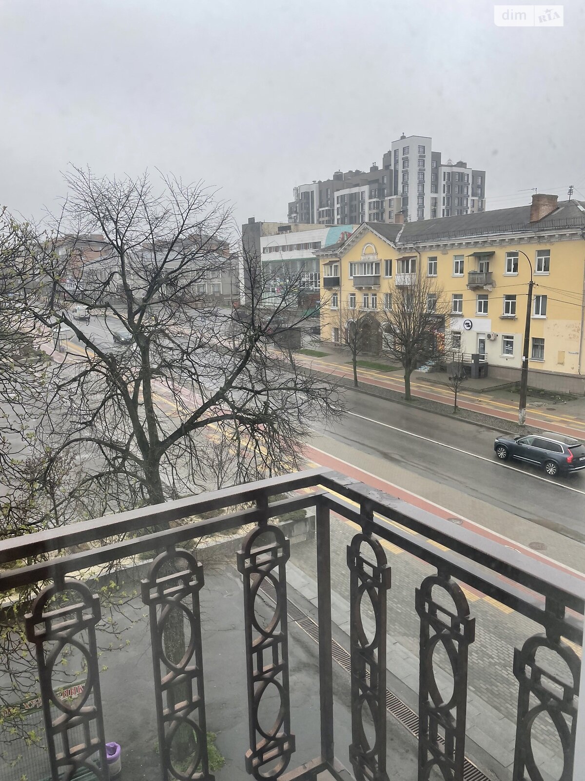 трехкомнатная квартира в Белой Церкви, район Центр, на пл. Торговая 1/11 в аренду на долгий срок помесячно фото 1