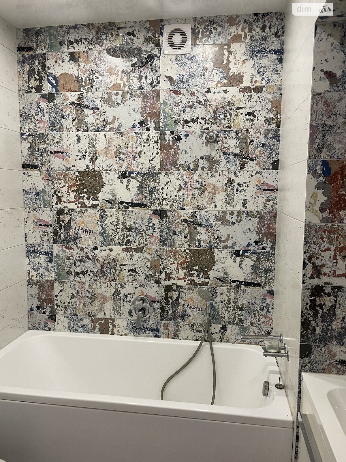 трехкомнатная квартира в Белой Церкви, район Центр, на пл. Торговая 1/11 в аренду на долгий срок помесячно фото 1