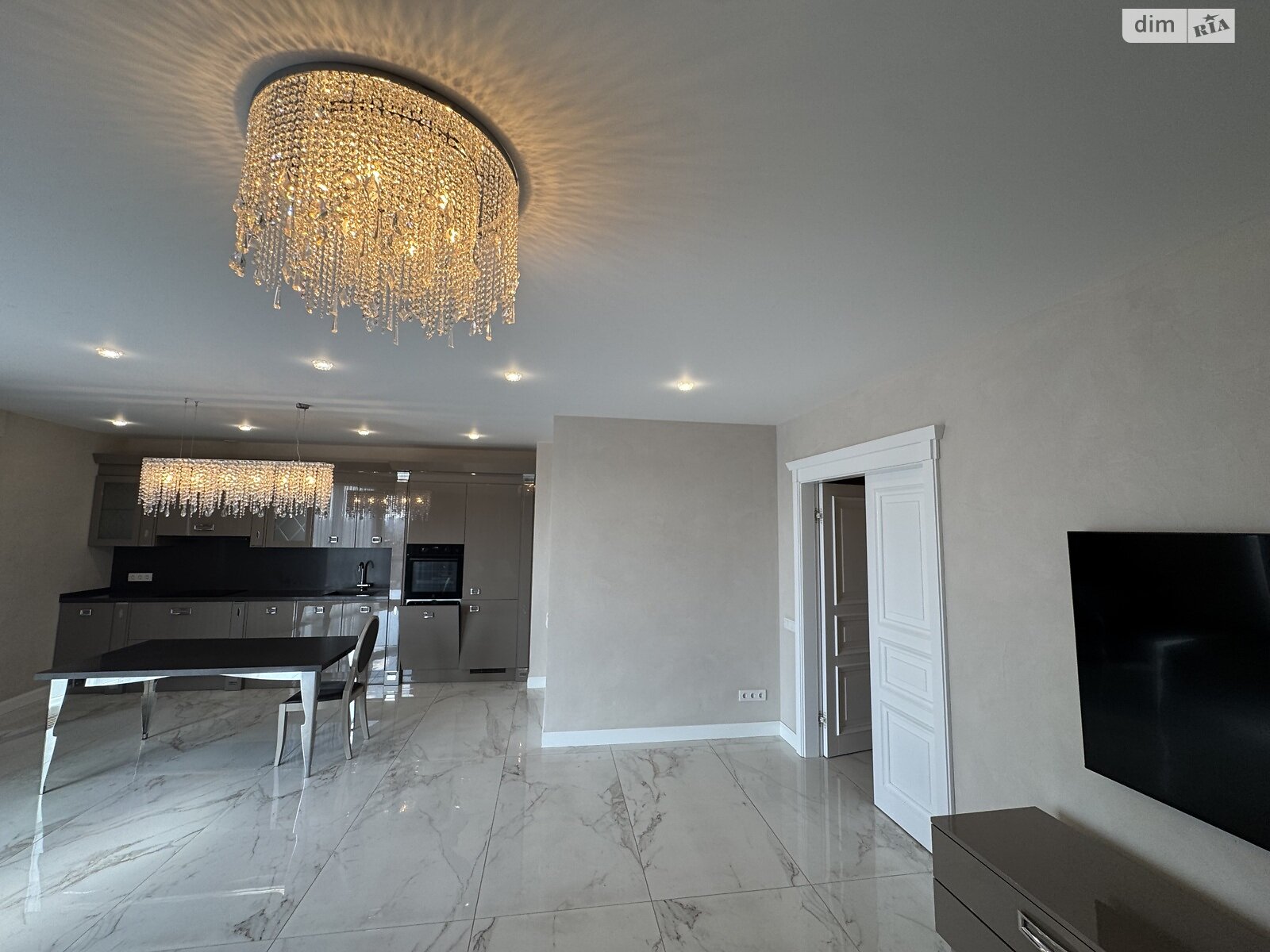 трехкомнатная квартира в Броварах, район Массив, на ул. Симона Петлюры в аренду на долгий срок помесячно фото 1 трехкомнатная квартира в Броварах, район Массив, на ул. Симона Петлюры в аренду на долгий срок помесячно фото 1