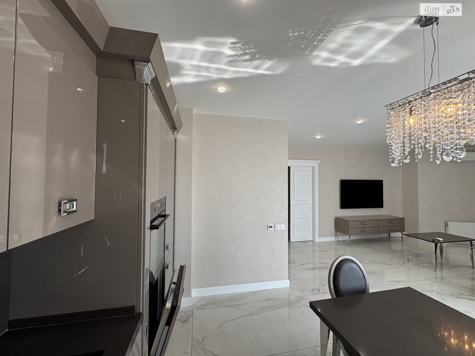 трехкомнатная квартира в Броварах, район Массив, на ул. Симона Петлюры в аренду на долгий срок помесячно фото 1 трехкомнатная квартира в Броварах, район Массив, на ул. Симона Петлюры в аренду на долгий срок помесячно фото 1