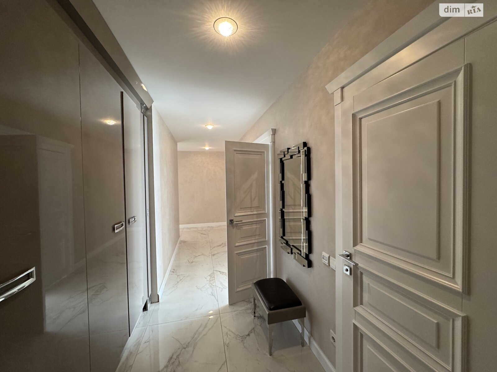 трехкомнатная квартира в Броварах, район Массив, на ул. Симона Петлюры в аренду на долгий срок помесячно фото 1 трехкомнатная квартира в Броварах, район Массив, на ул. Симона Петлюры в аренду на долгий срок помесячно фото 1