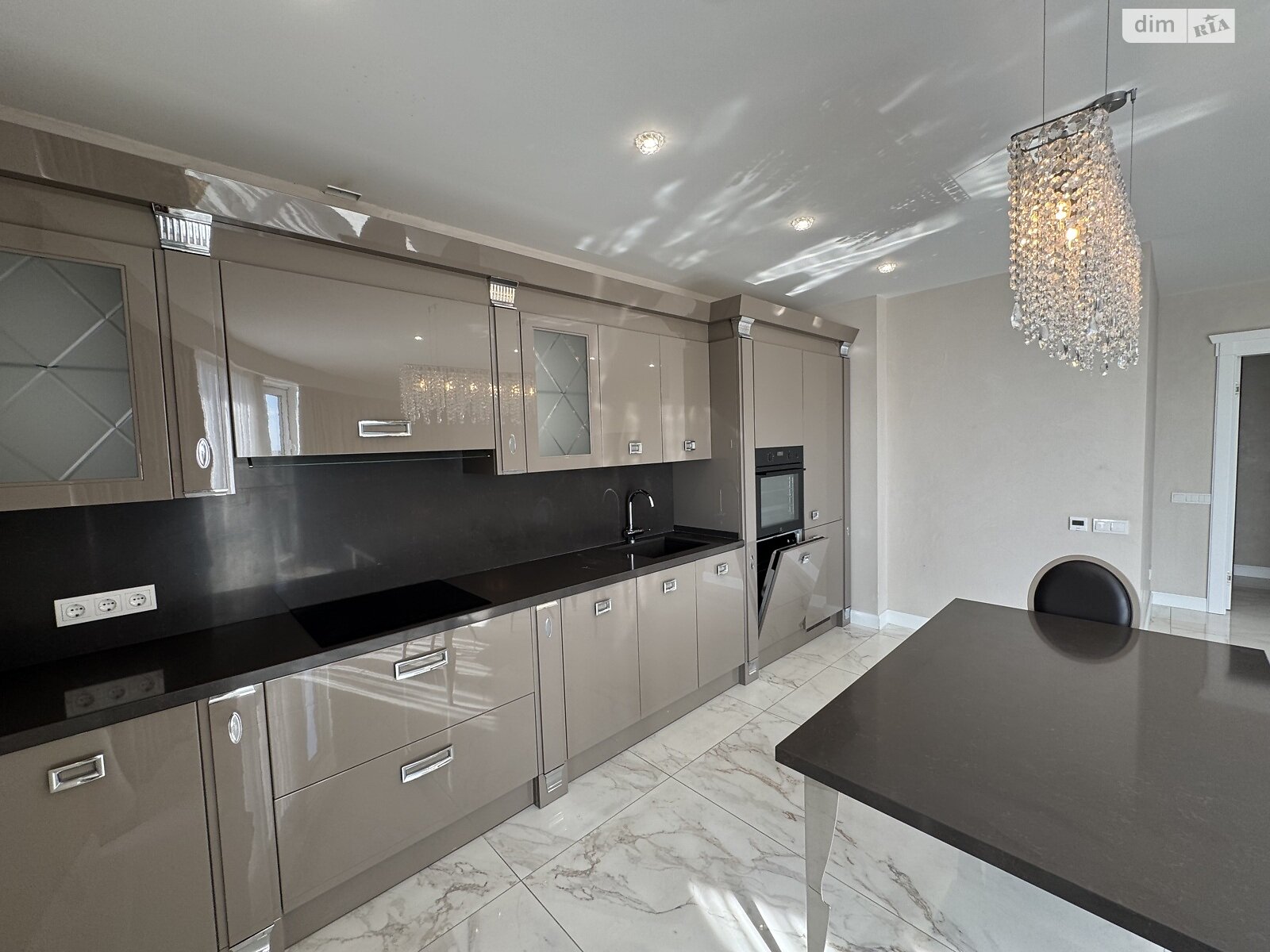 трехкомнатная квартира в Броварах, район Массив, на ул. Симона Петлюры в аренду на долгий срок помесячно фото 1 трехкомнатная квартира в Броварах, район Массив, на ул. Симона Петлюры в аренду на долгий срок помесячно фото 1