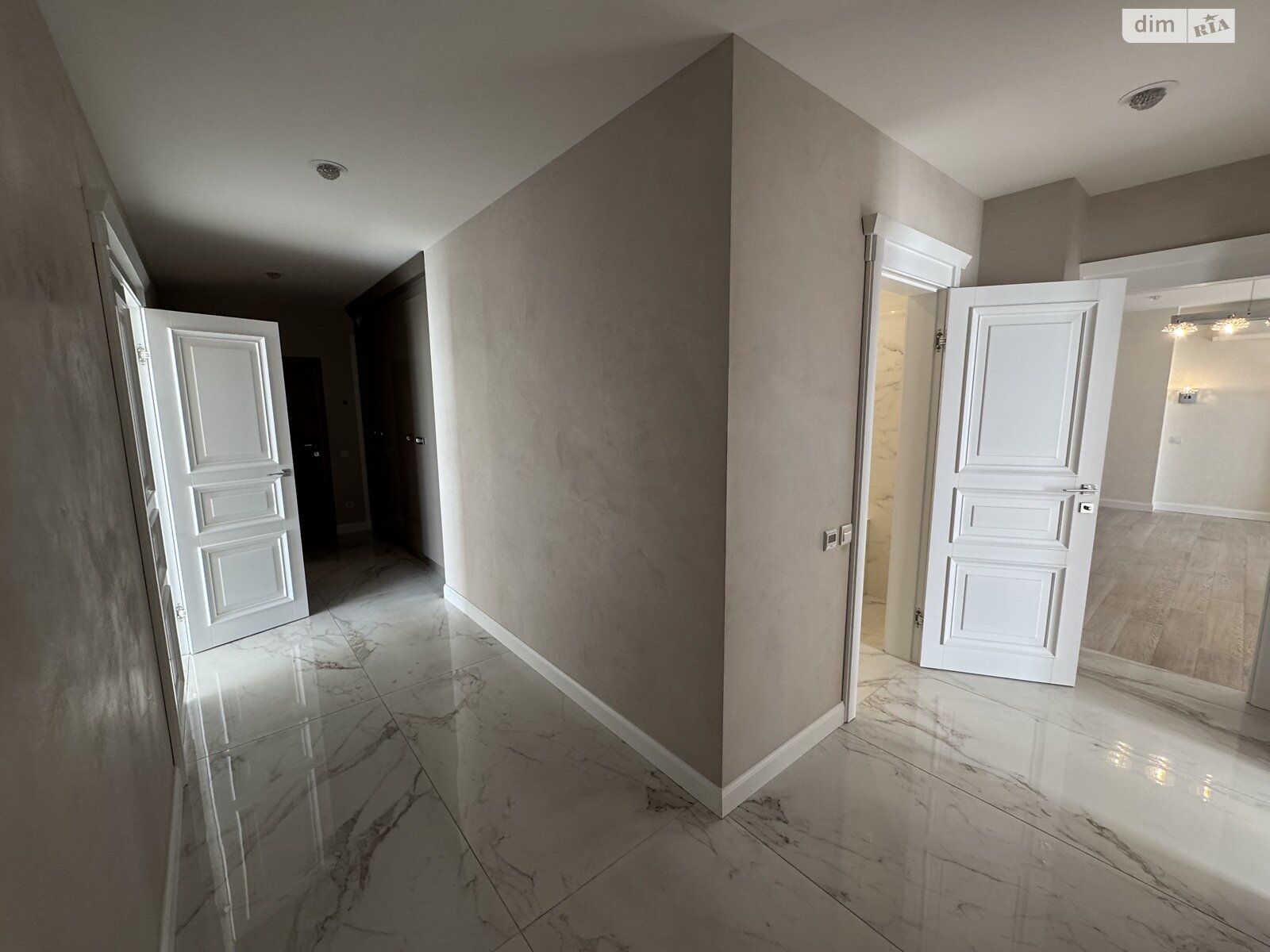 трехкомнатная квартира в Броварах, район Массив, на ул. Симона Петлюры в аренду на долгий срок помесячно фото 1 трехкомнатная квартира в Броварах, район Массив, на ул. Симона Петлюры в аренду на долгий срок помесячно фото 1