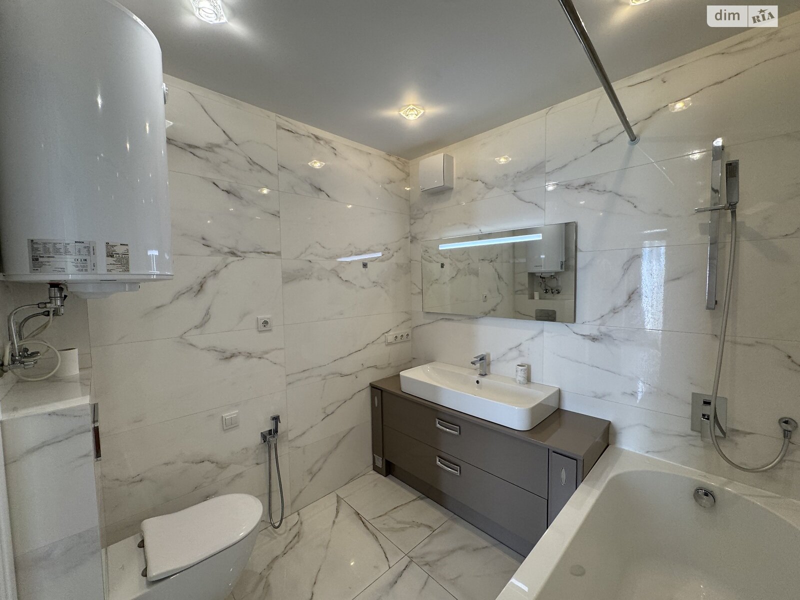 трехкомнатная квартира в Броварах, район Массив, на ул. Симона Петлюры в аренду на долгий срок помесячно фото 1 трехкомнатная квартира в Броварах, район Массив, на ул. Симона Петлюры в аренду на долгий срок помесячно фото 1