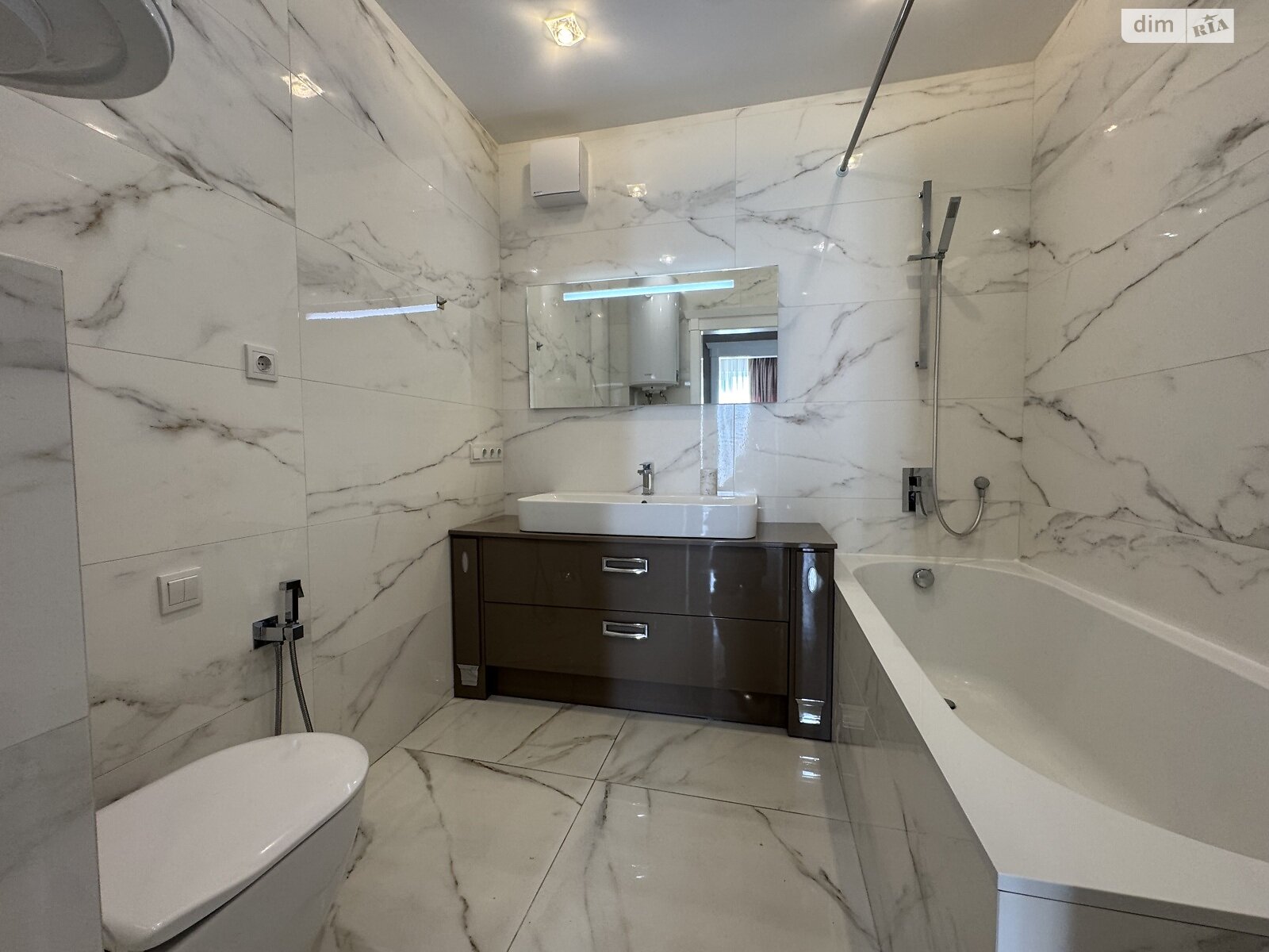 трехкомнатная квартира в Броварах, район Массив, на ул. Симона Петлюры в аренду на долгий срок помесячно фото 1 трехкомнатная квартира в Броварах, район Массив, на ул. Симона Петлюры в аренду на долгий срок помесячно фото 1