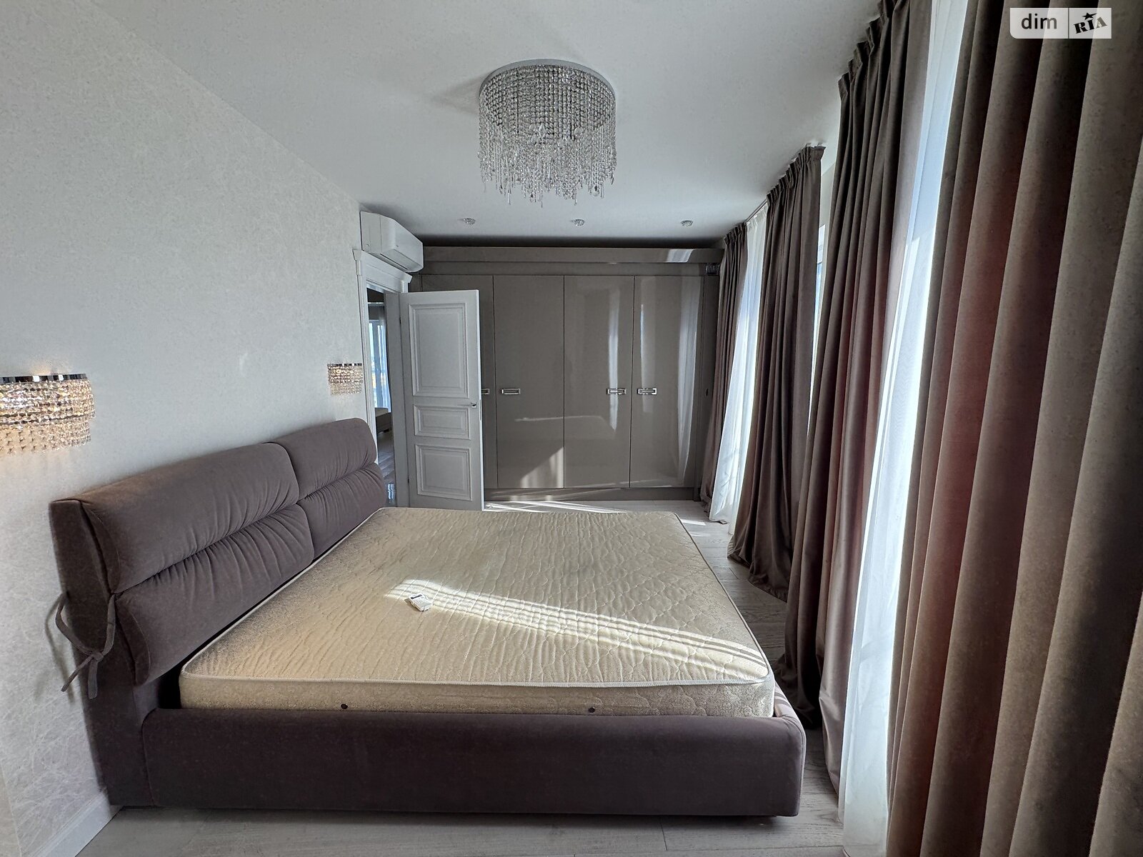 трехкомнатная квартира в Броварах, район Массив, на ул. Симона Петлюры в аренду на долгий срок помесячно фото 1 трехкомнатная квартира в Броварах, район Массив, на ул. Симона Петлюры в аренду на долгий срок помесячно фото 1