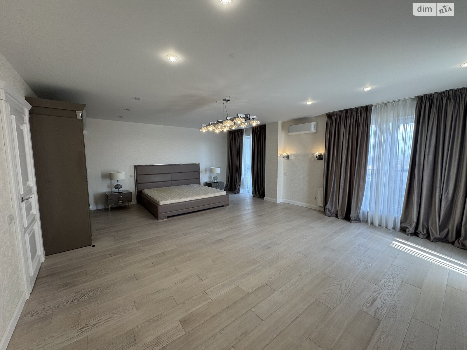 трехкомнатная квартира в Броварах, район Массив, на ул. Симона Петлюры в аренду на долгий срок помесячно фото 1 трехкомнатная квартира в Броварах, район Массив, на ул. Симона Петлюры в аренду на долгий срок помесячно фото 1