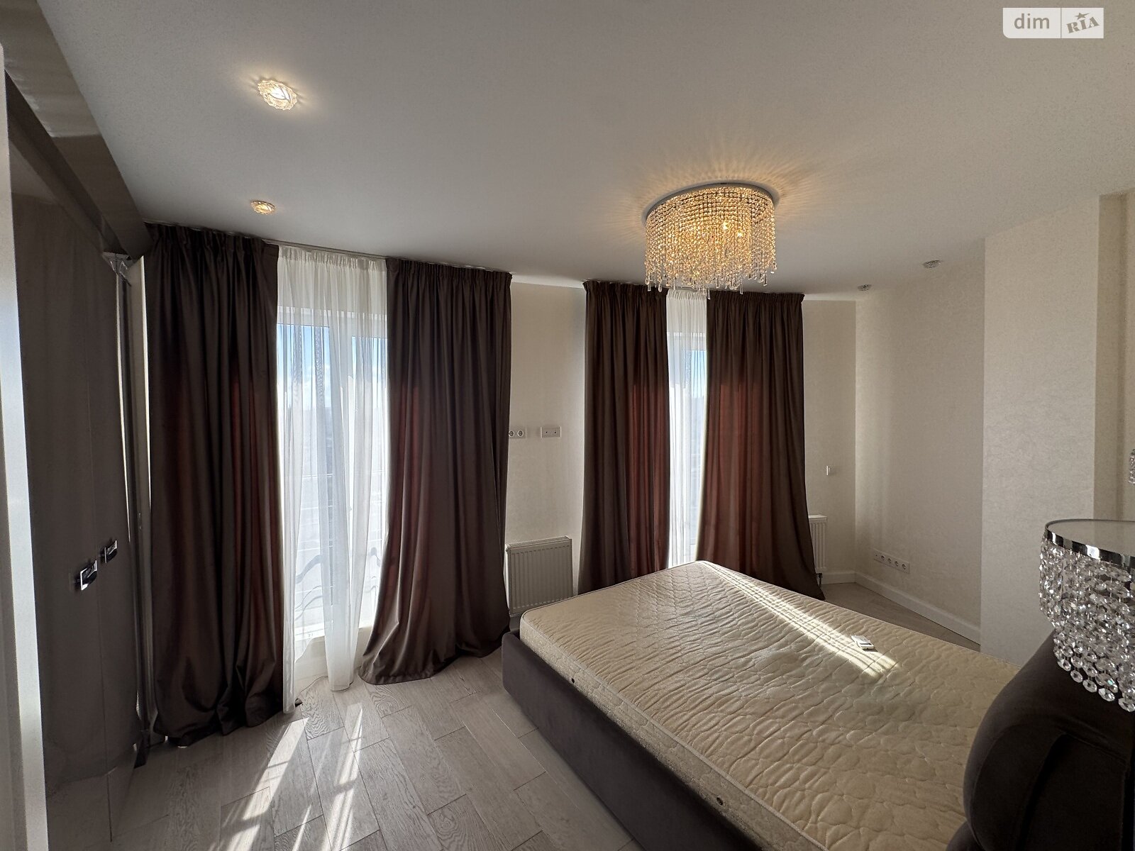 трехкомнатная квартира в Броварах, район Массив, на ул. Симона Петлюры в аренду на долгий срок помесячно фото 1 трехкомнатная квартира в Броварах, район Массив, на ул. Симона Петлюры в аренду на долгий срок помесячно фото 1