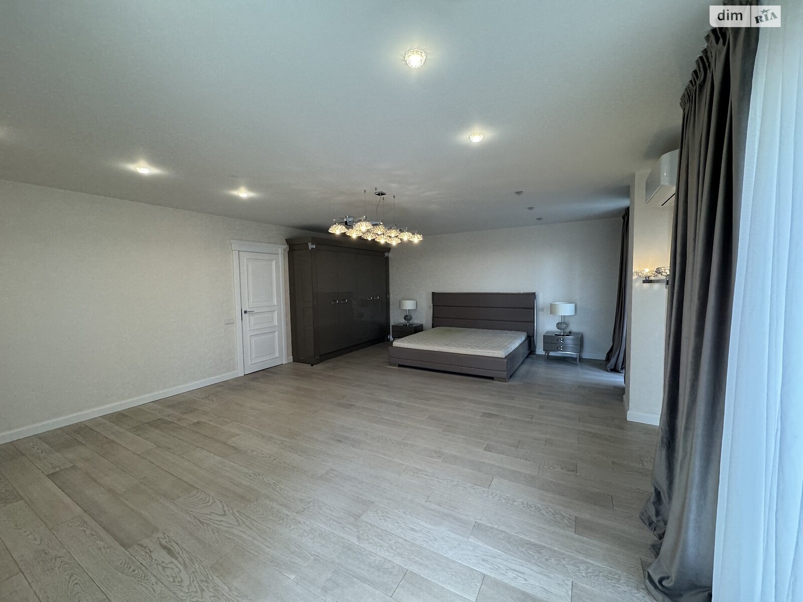 трехкомнатная квартира в Броварах, район Массив, на ул. Симона Петлюры в аренду на долгий срок помесячно фото 1 трехкомнатная квартира в Броварах, район Массив, на ул. Симона Петлюры в аренду на долгий срок помесячно фото 1