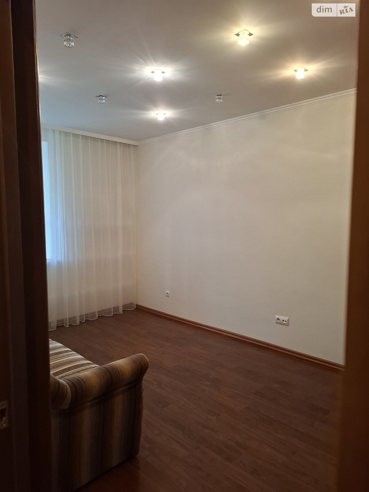 трехкомнатная квартира в Броварах, район Торгмаш, на ул. Олимпийская 8Б в аренду на долгий срок помесячно фото 1 трехкомнатная квартира в Броварах, район Торгмаш, на ул. Олимпийская 8Б в аренду на долгий срок помесячно фото 1