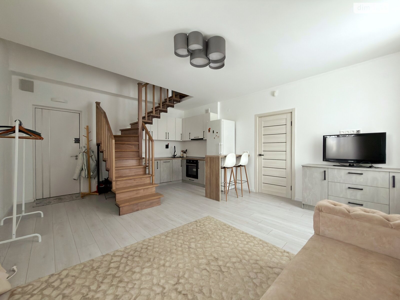 двухкомнатная квартира в Брюховичах, район Шевченковский, на ул. Независимости 22 в аренду на долгий срок помесячно фото 1