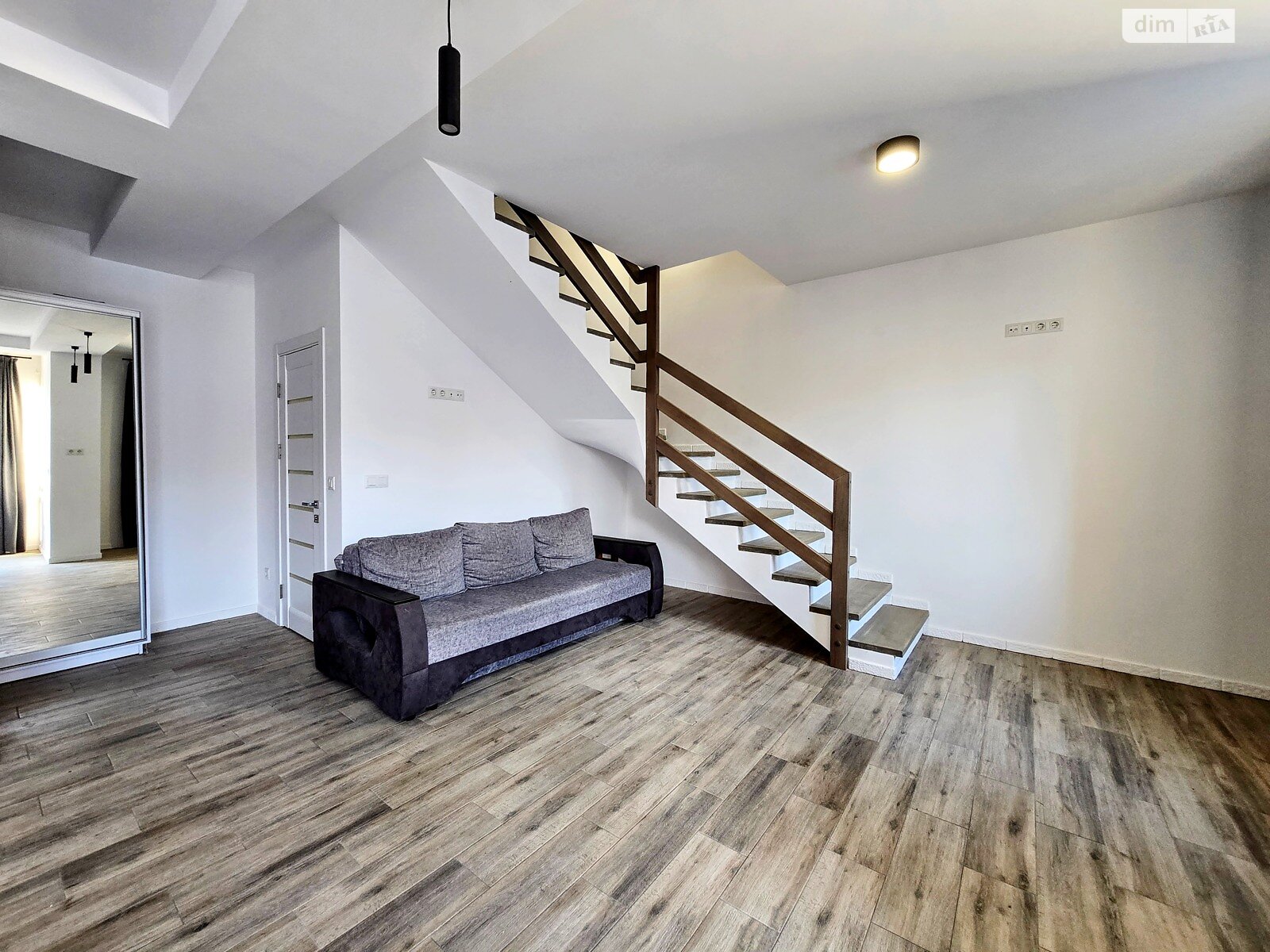 трикімнатна квартира в Чагорі, район Приміська зона, на вул. Гетьмана Мазепи в довготривалу оренду помісячно фото 1 трикімнатна квартира в Чагорі, район Приміська зона, на вул. Гетьмана Мазепи в довготривалу оренду помісячно фото 1