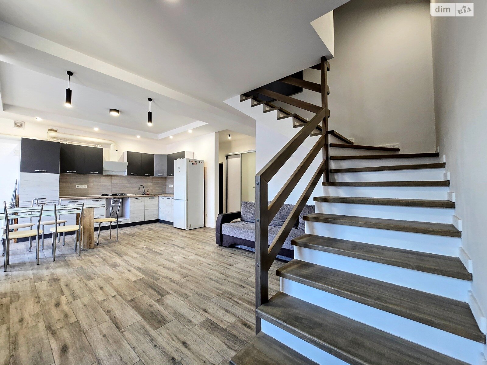 трикімнатна квартира в Чагорі, район Приміська зона, на вул. Гетьмана Мазепи в довготривалу оренду помісячно фото 1 трикімнатна квартира в Чагорі, район Приміська зона, на вул. Гетьмана Мазепи в довготривалу оренду помісячно фото 1