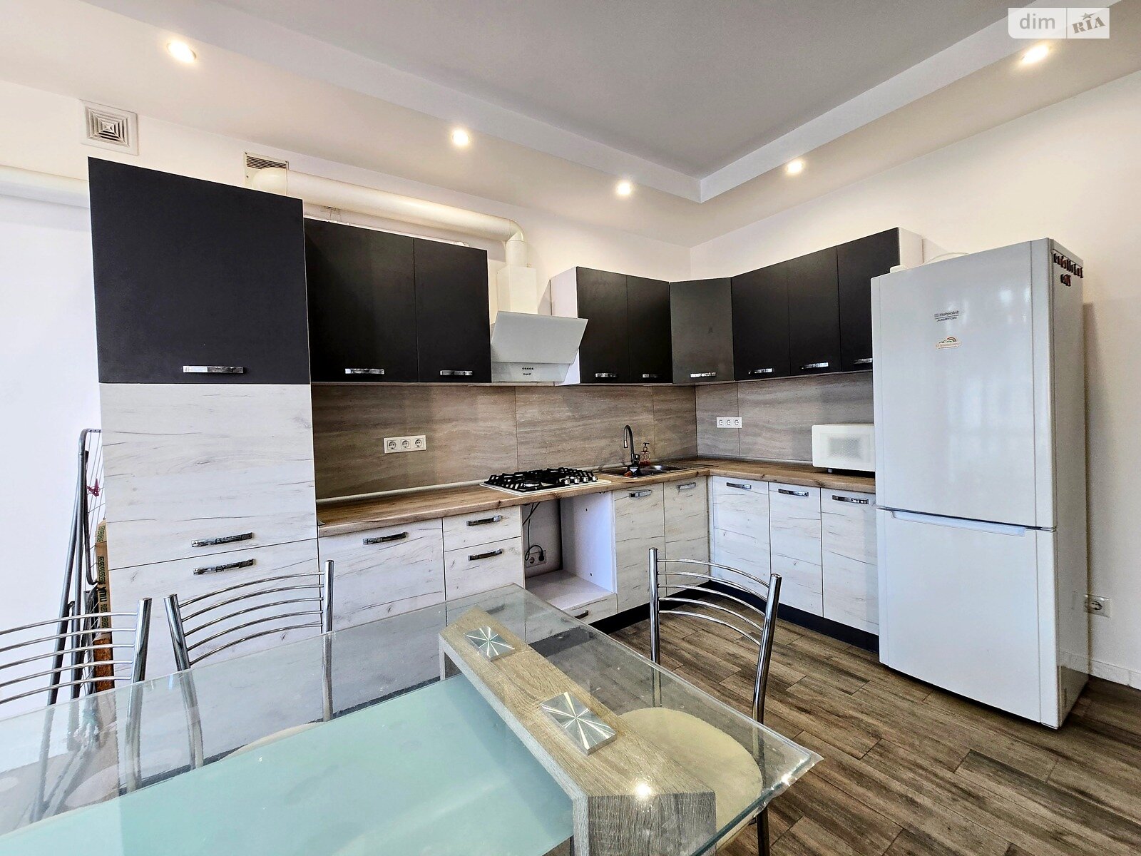 трикімнатна квартира в Чагорі, район Приміська зона, на вул. Гетьмана Мазепи в довготривалу оренду помісячно фото 1 трикімнатна квартира в Чагорі, район Приміська зона, на вул. Гетьмана Мазепи в довготривалу оренду помісячно фото 1