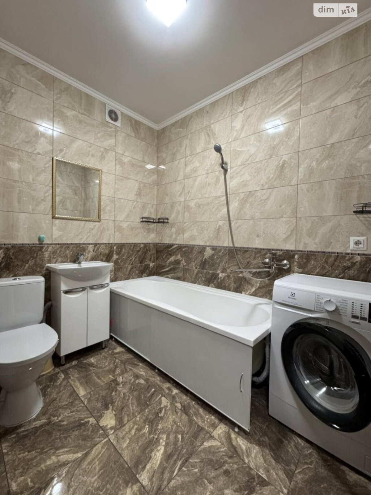 двухкомнатная квартира с ремонтом в Черкассах, район Приднепровский, на ул. Гоголя в аренду на долгий срок помесячно фото 1