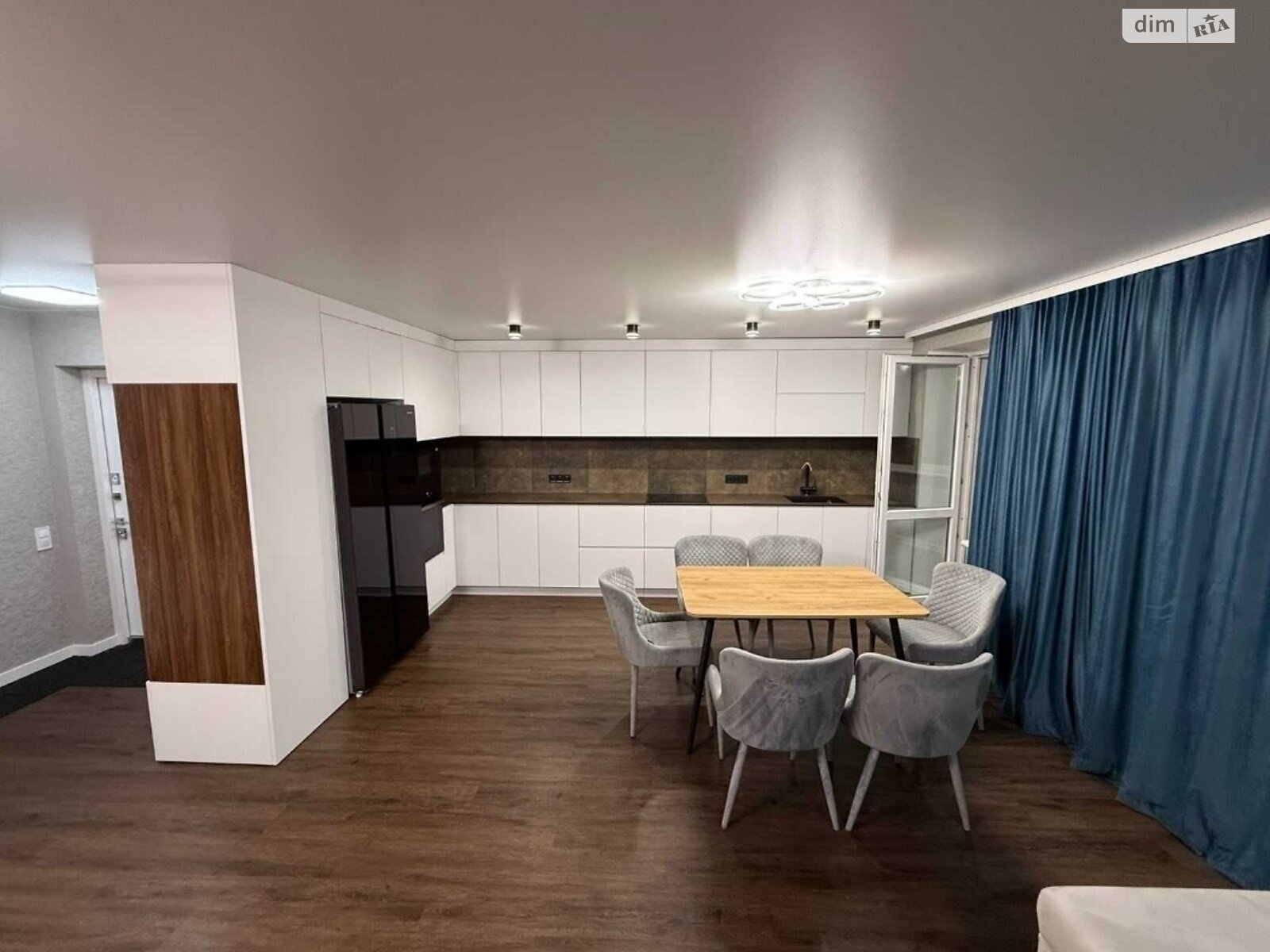 трехкомнатная квартира в Черкассах, район Приднепровский, на ул. Казацкая 1/2 в аренду на долгий срок помесячно фото 1