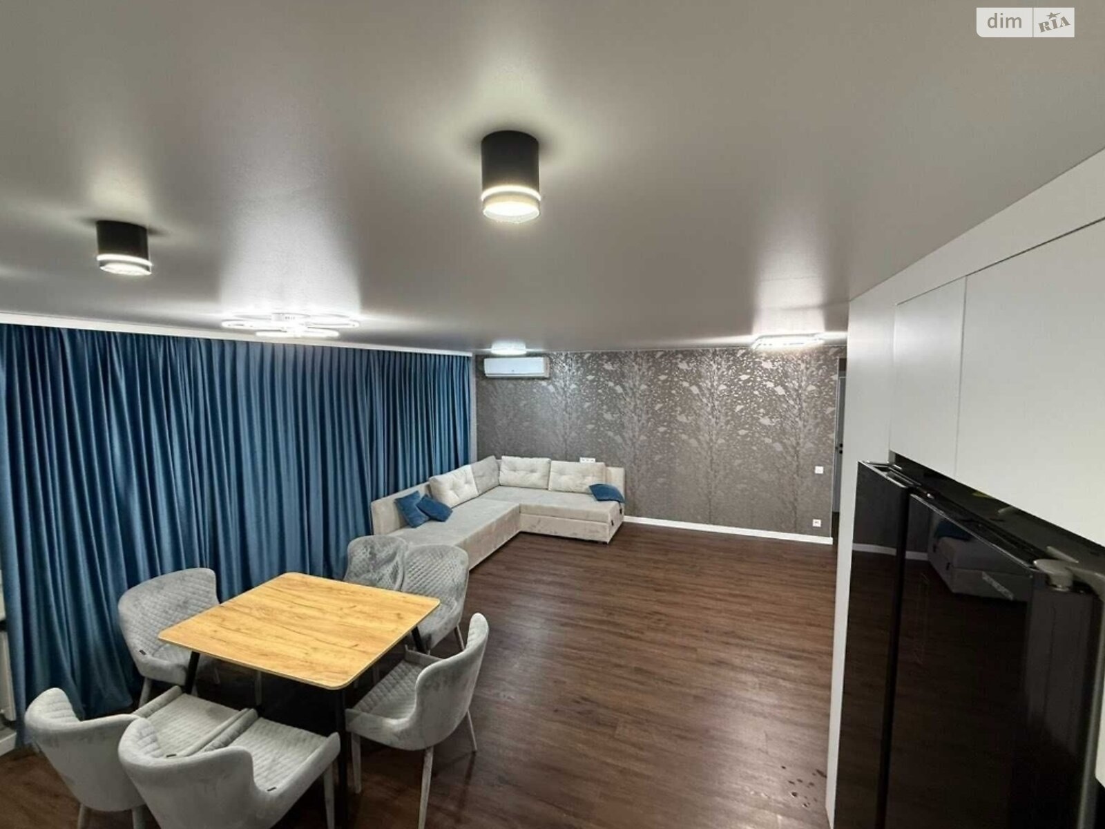 трехкомнатная квартира в Черкассах, район Приднепровский, на ул. Казацкая 1/2 в аренду на долгий срок помесячно фото 1