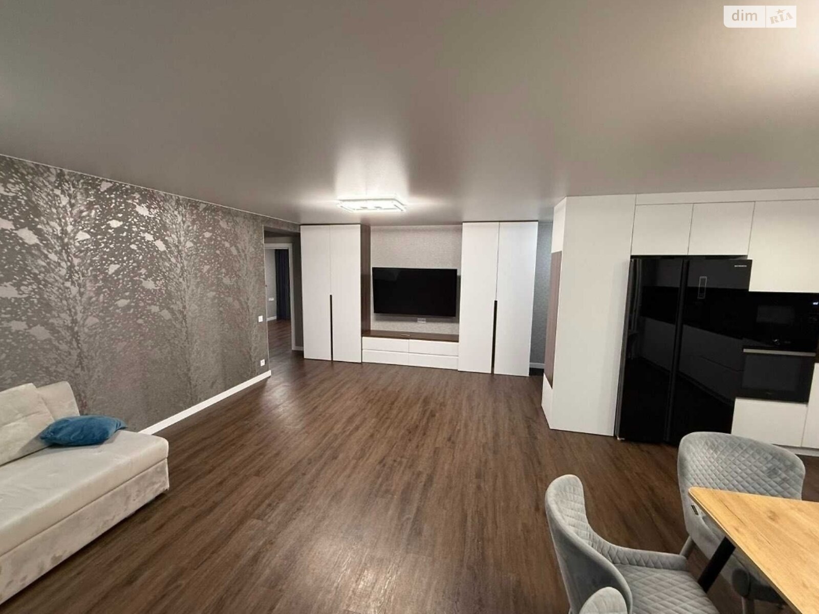 трехкомнатная квартира в Черкассах, район Приднепровский, на ул. Казацкая 1/2 в аренду на долгий срок помесячно фото 1