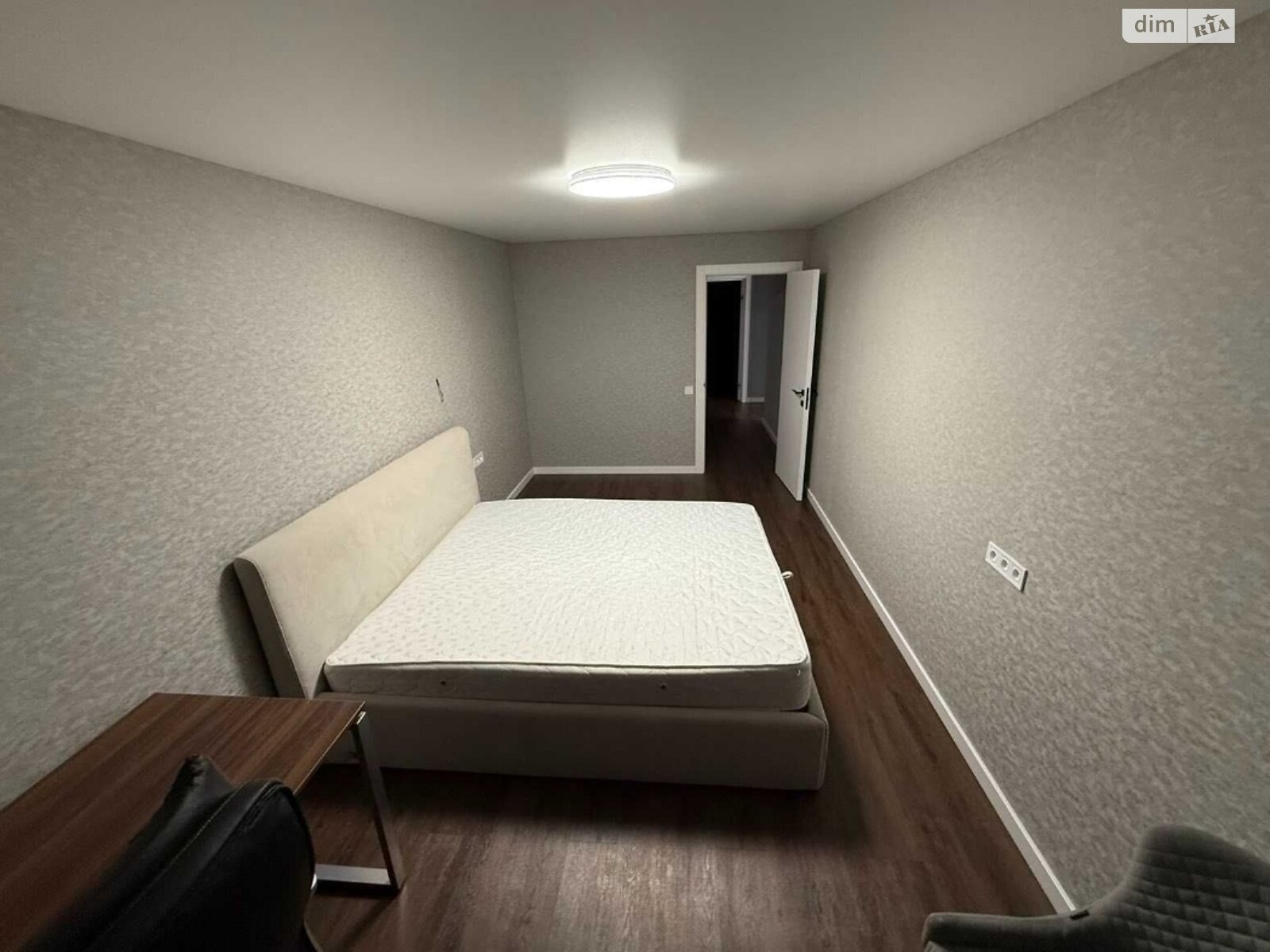 трехкомнатная квартира в Черкассах, район Приднепровский, на ул. Казацкая 1/2 в аренду на долгий срок помесячно фото 1