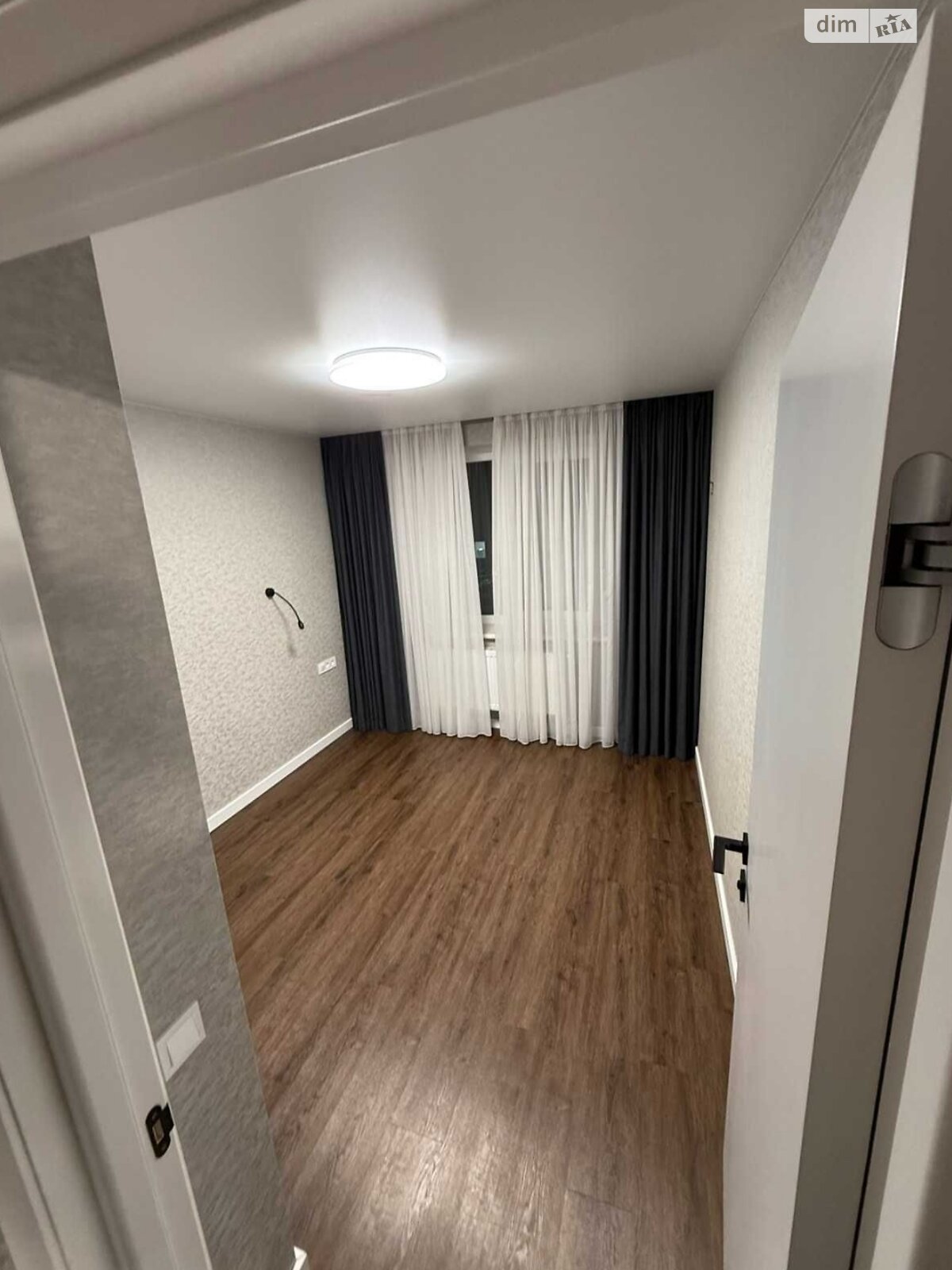 трехкомнатная квартира в Черкассах, район Приднепровский, на ул. Казацкая 1/2 в аренду на долгий срок помесячно фото 1