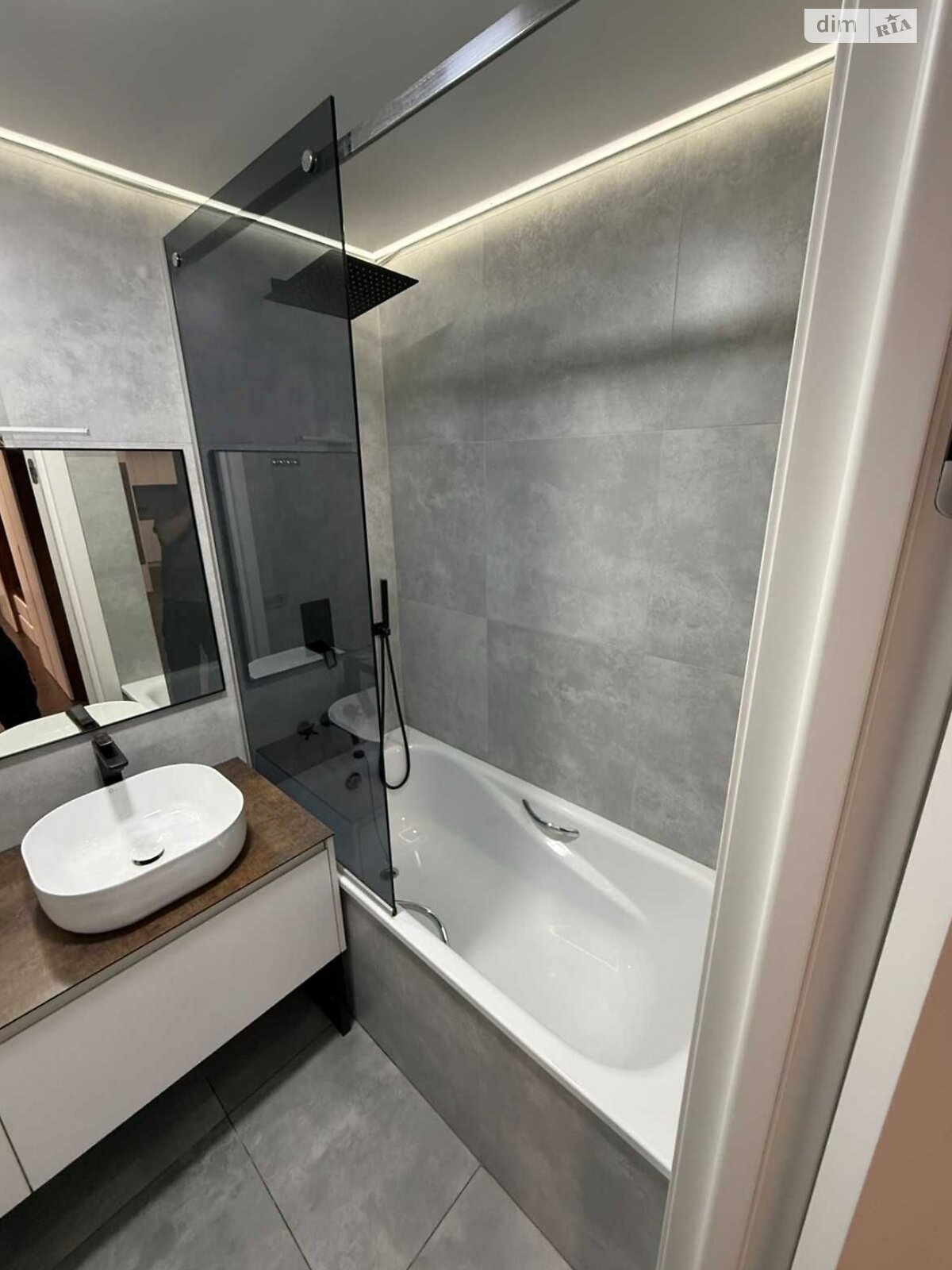 трехкомнатная квартира в Черкассах, район Приднепровский, на ул. Казацкая 1/2 в аренду на долгий срок помесячно фото 1